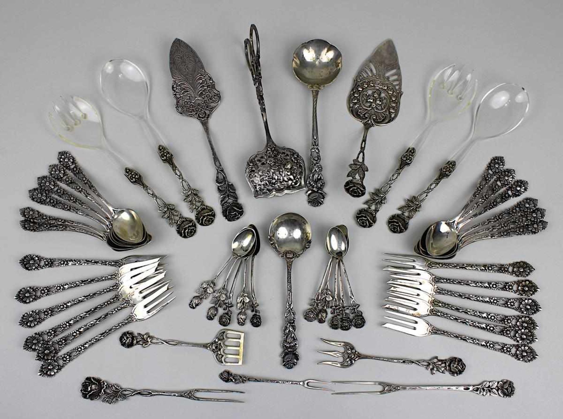 48 silberne Besteckteile, 800er Silber gepunzt, deutsch Mitte bis 2. H. 20. Jh., mit floralen