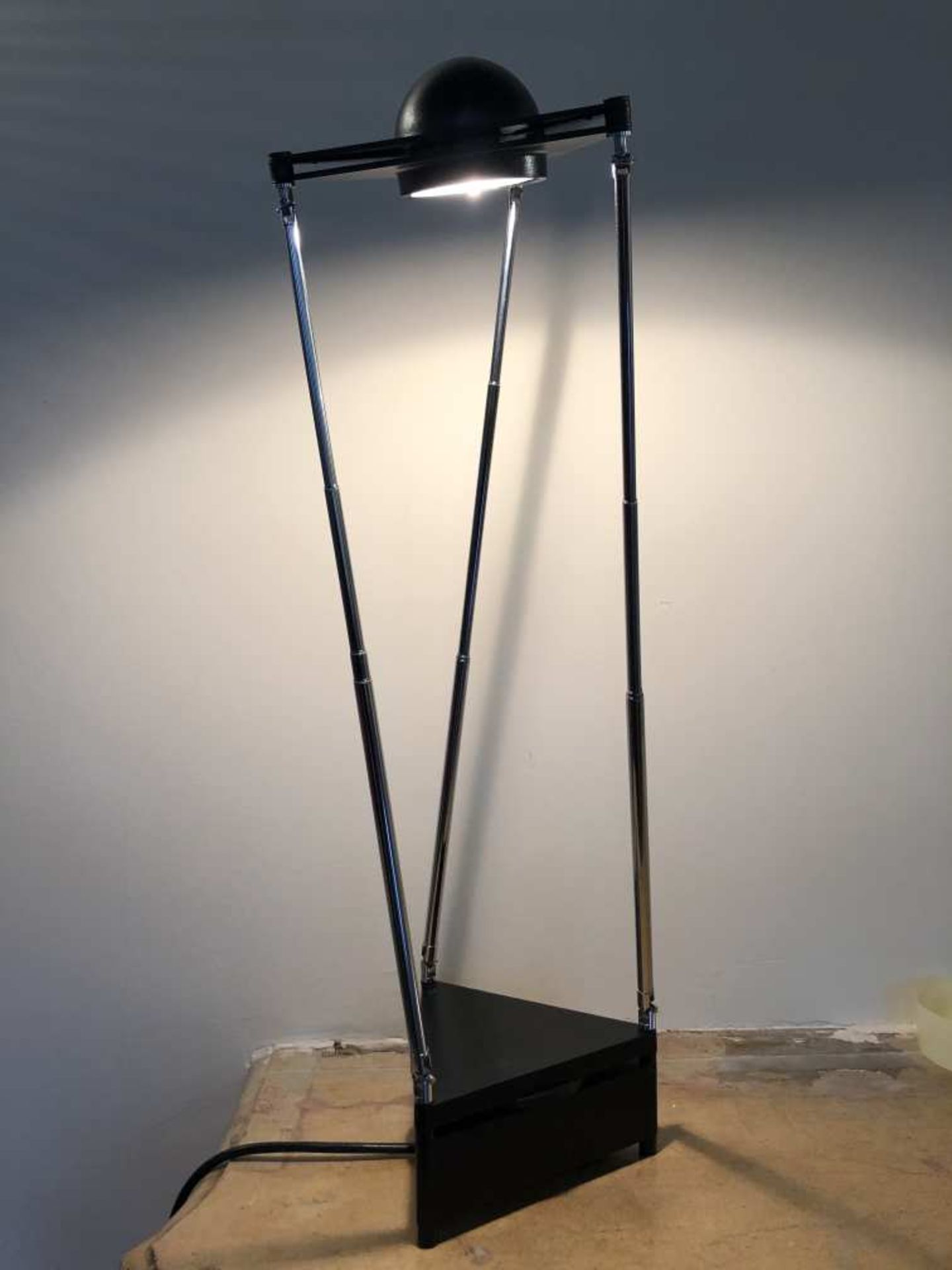Ferdinand Alexander PORSCHE (1935-2012) & LUCITALIA. "Kandido", modèle de 1983. Lampe de table en