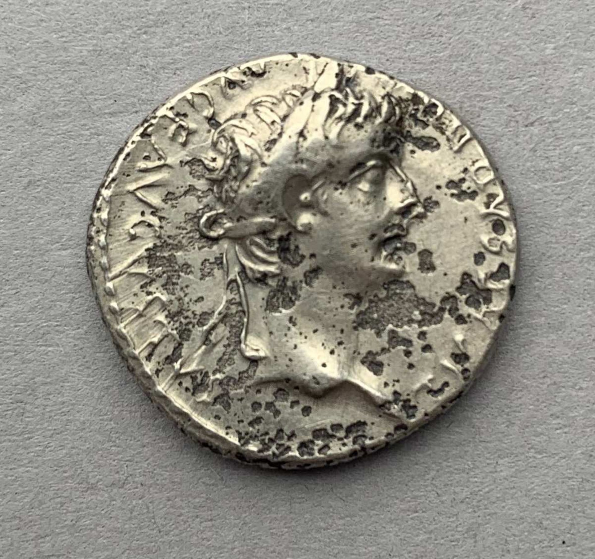 Tibère, denier fourré (?), Lyon, 16 - A/TI CAESAR [DIVI] AVG F AVGVSTVS - Tête laurée à droite - R/