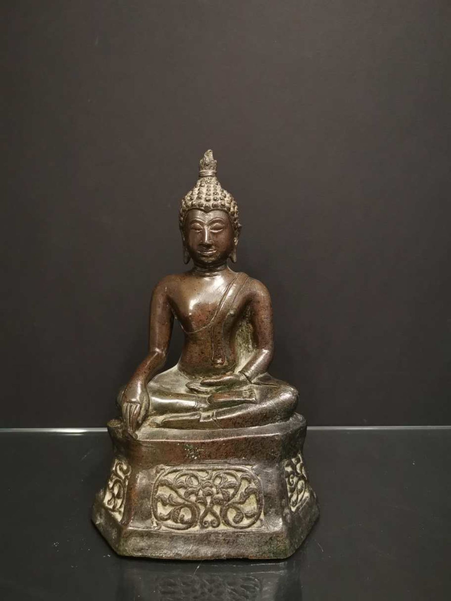 Statuette de bouddha en bronze Laos, XIXème siècle Représenté assis en padmasana sur une haute