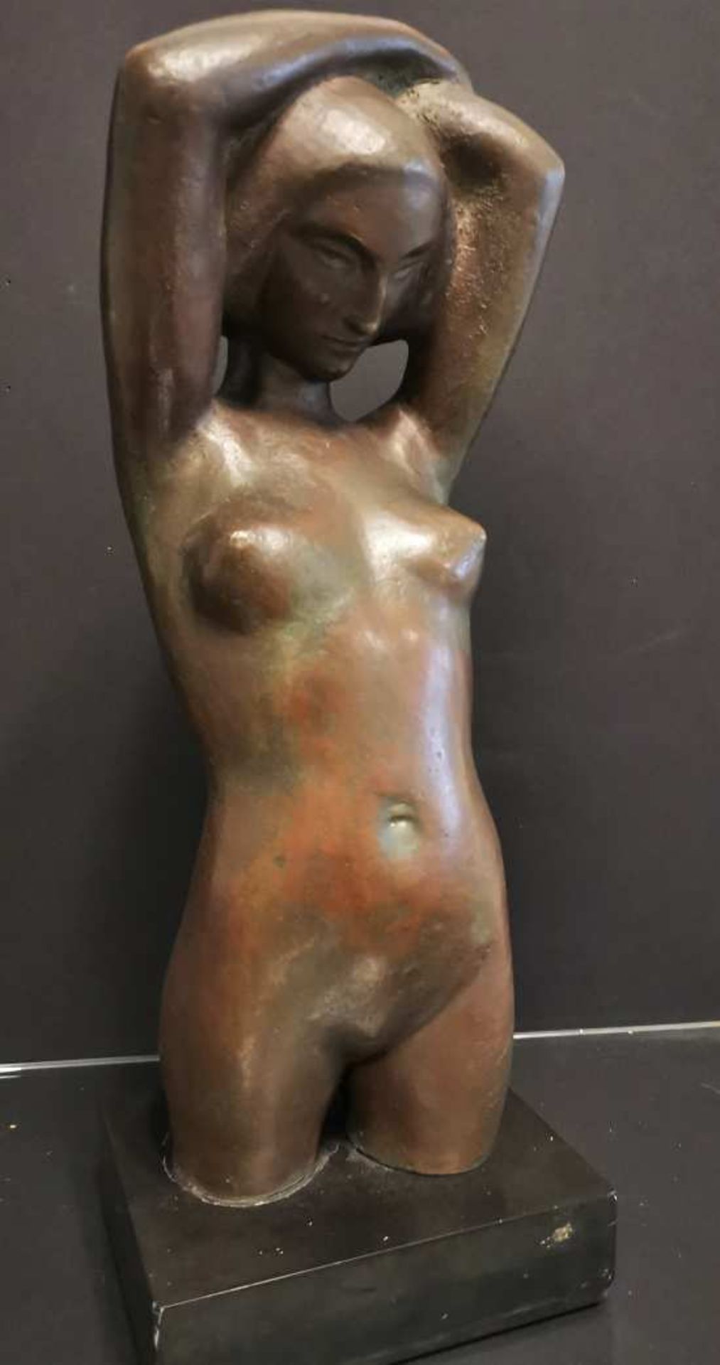 Georges SALENDRE (1890-1985). Nu féminin aux bras croisés. Bronze, signé en bas vers la base. H. :