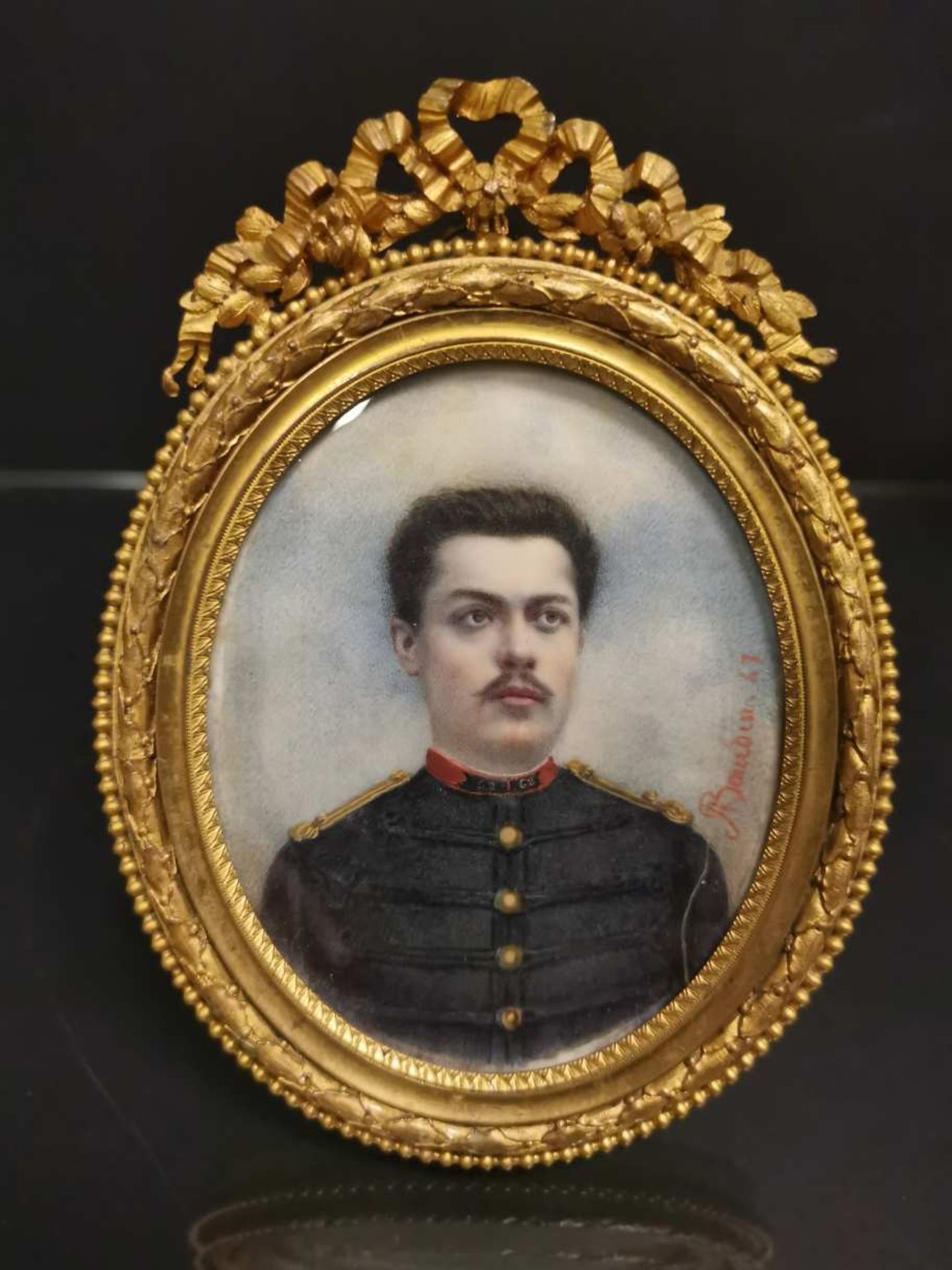 Alphonse BOURDIN (XIX-XX). Miniature représentant le portrait d'un militaire, signée vers la droite,