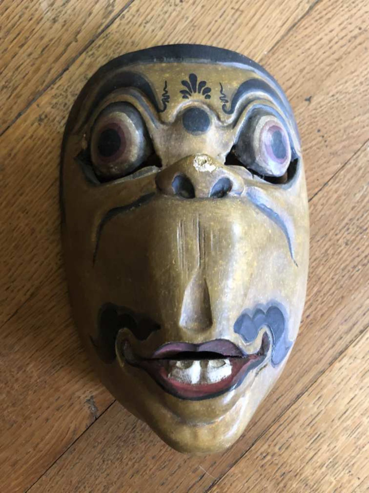INDONESIE. Masque de théâtre traditionnel représentant un animal fantastique. XXe siècle. H. 22 cm