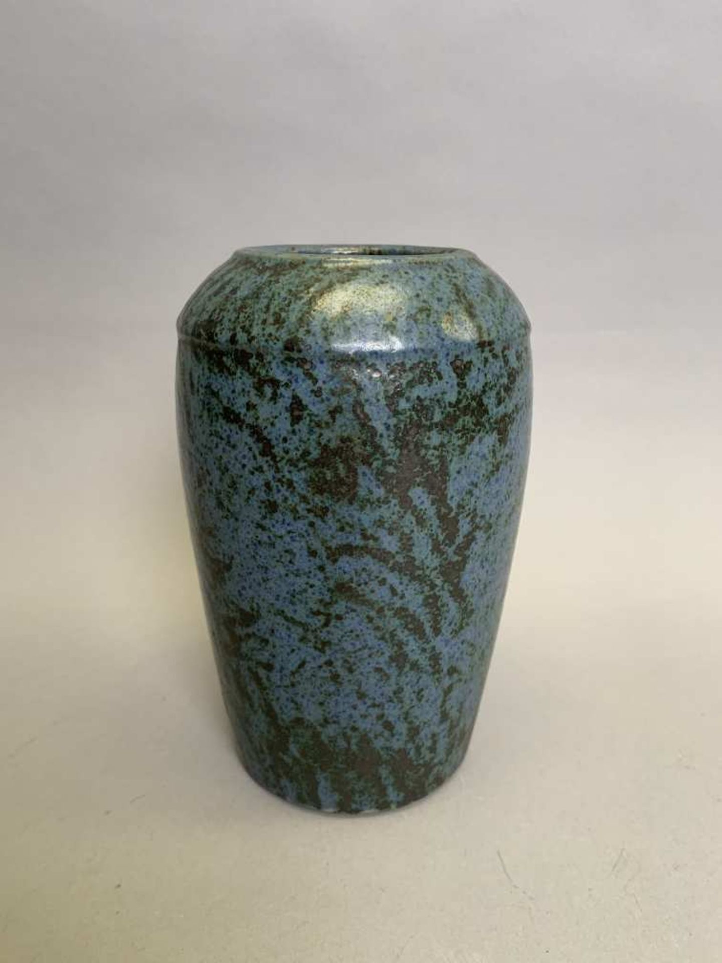 Paul BEYER (1873-1945). Vase balustre à épaulement débordant et légèrement guilloché. Épreuve en