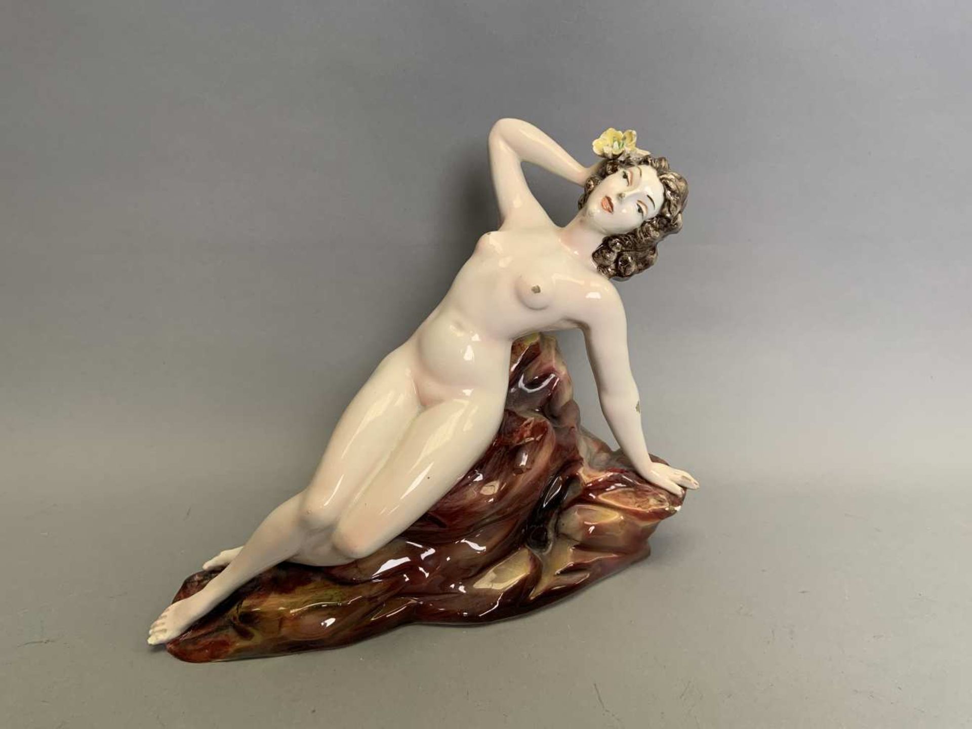 Ferruccio PALAZZI (1886-1972) (attribué à). « Baigneuse sur un rocher ». Sujet. Épreuve en céramique