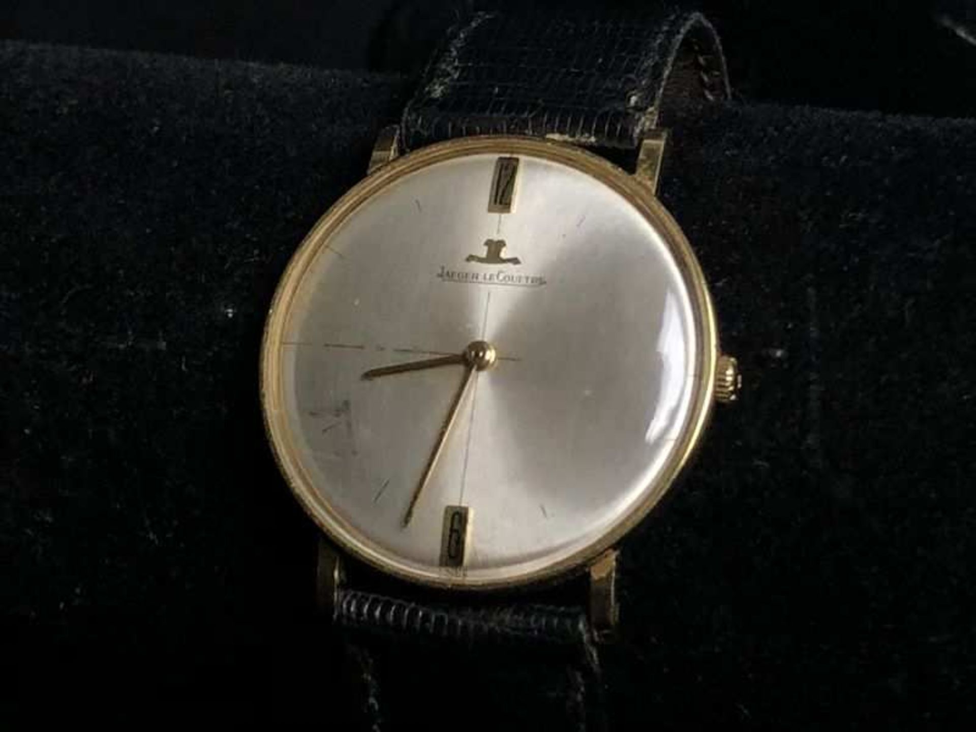 JAEGER-LECOULTRE. Montre bracelet d'homme, boitier en or jaune n°1036269, cadran index baton et