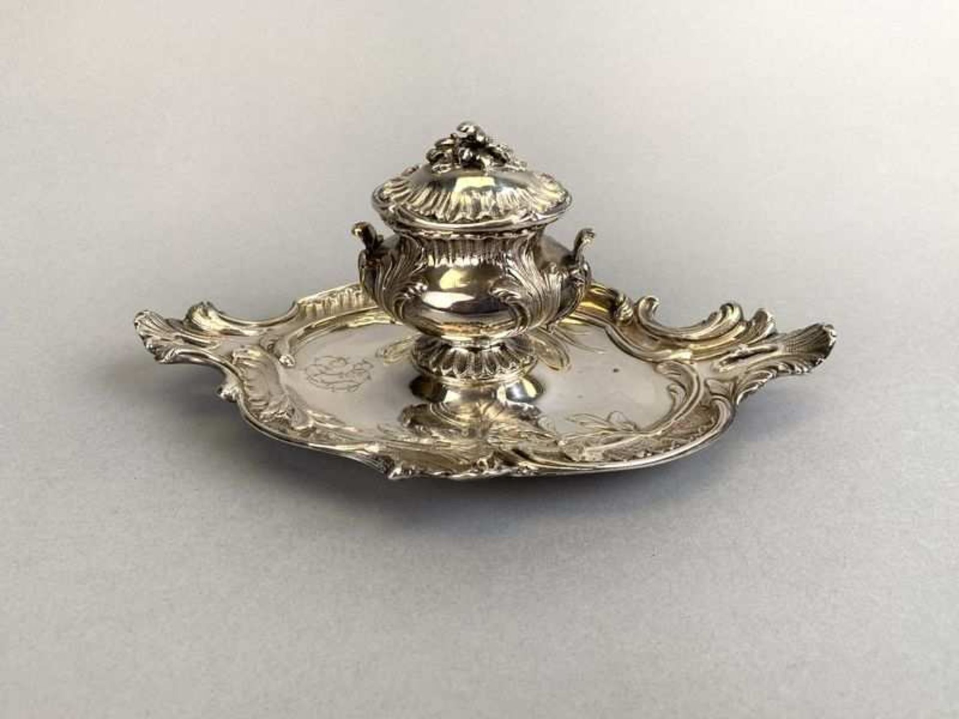 Encrier en argent Minerve. Style Louis XV. P. 238 g.