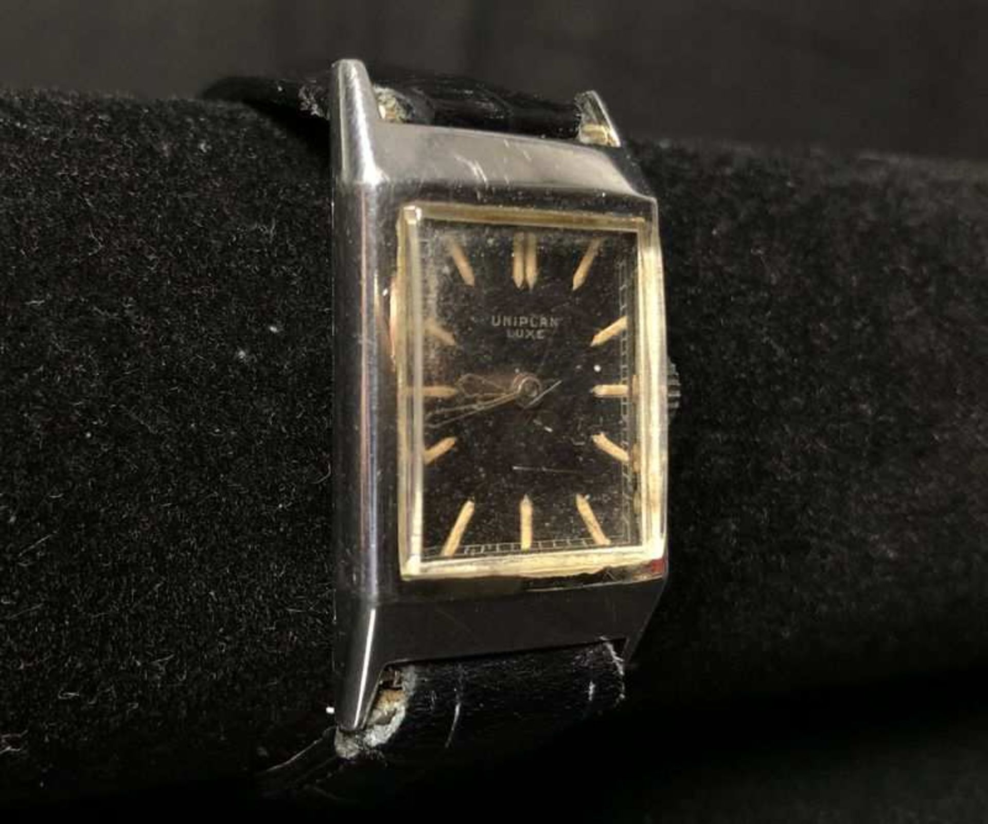 UNIPLAN LUXE, vers 1932, bracelet montre cadran noir signé UNIPLAN LUXE, mouvement mécanique 17