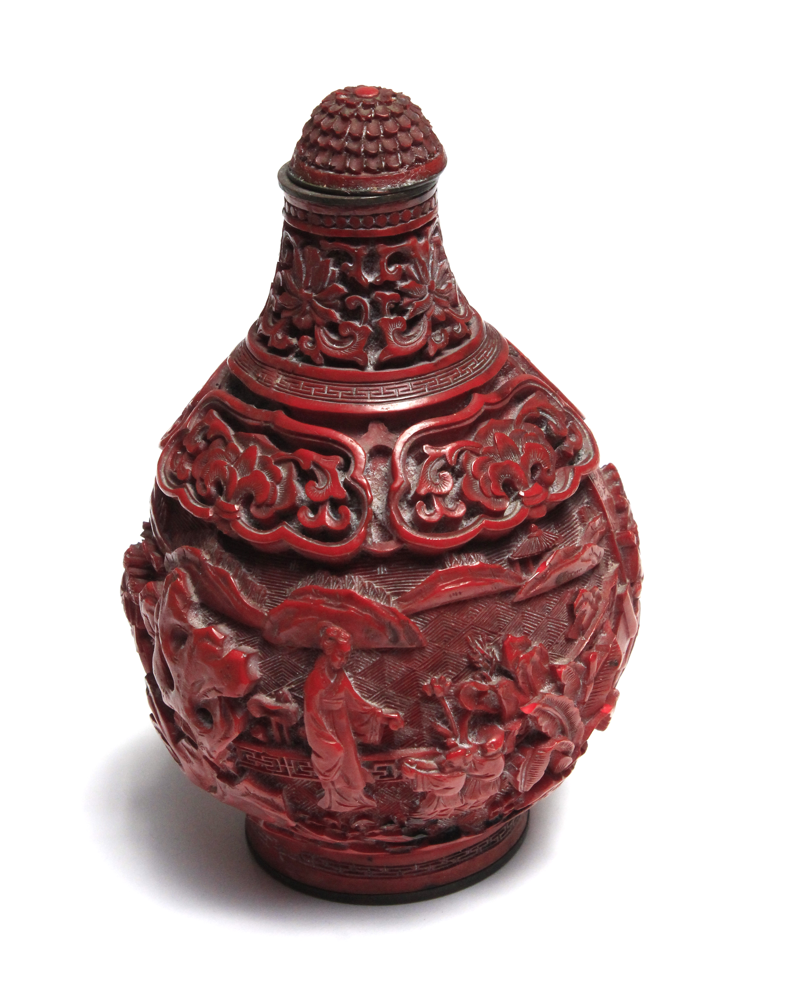 An 18th century Chinese bottle in cinnabar lacquer - Image 3 of 8