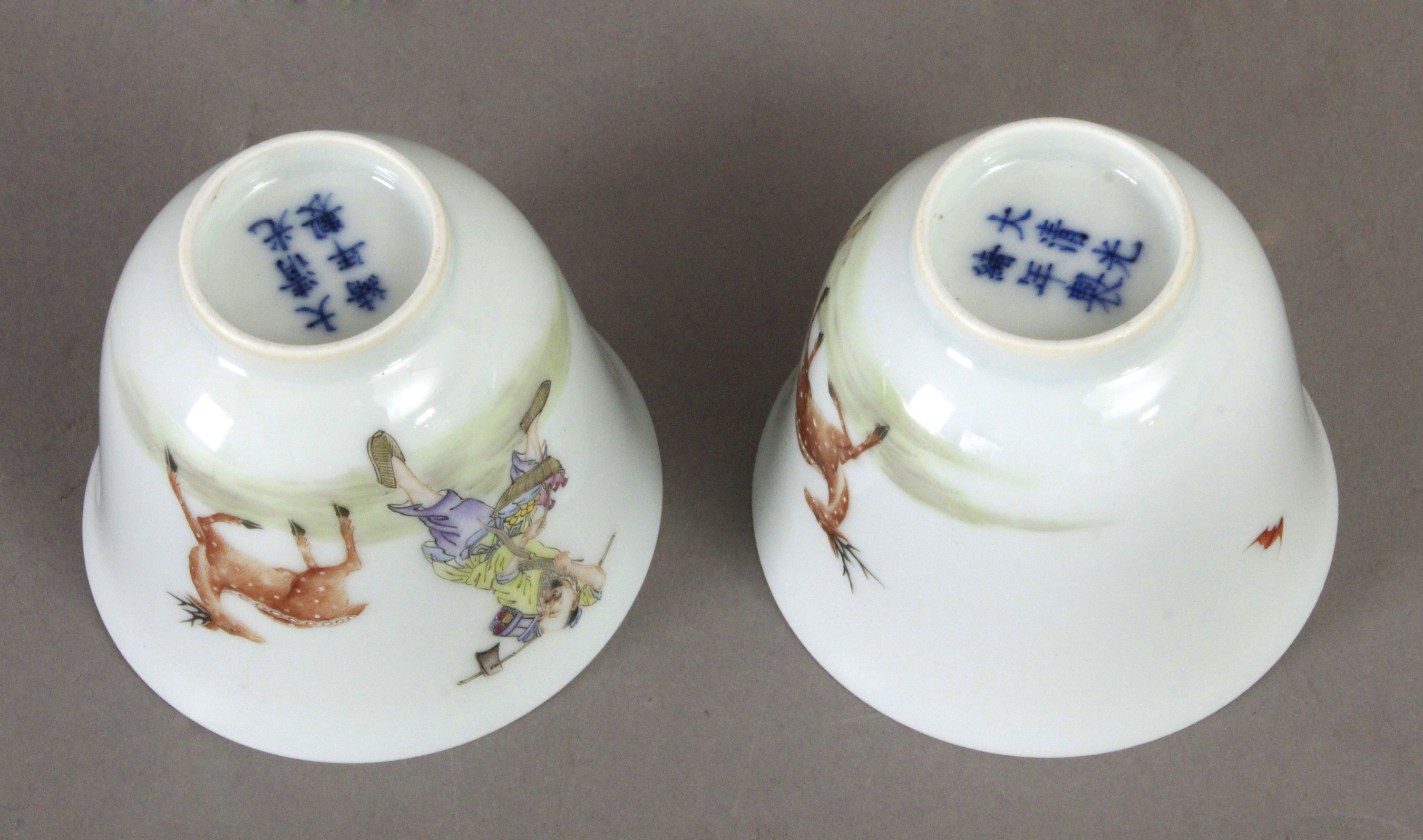 A pair of 19th century Chinese cups in glazed porcelain. Guangxu period and mark - Image 4 of 8