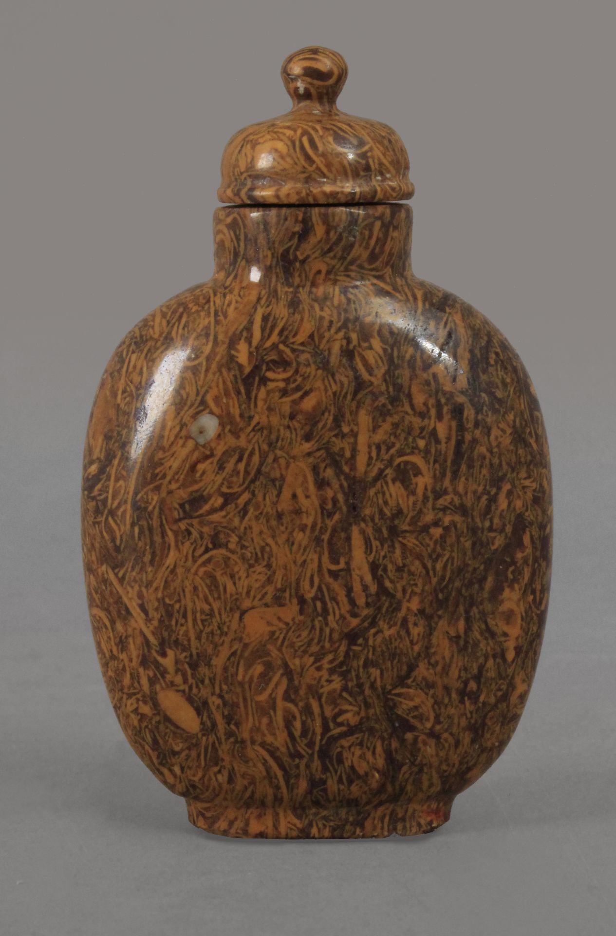 A 20th century Chinese snuff bottle in faux boix porcelain