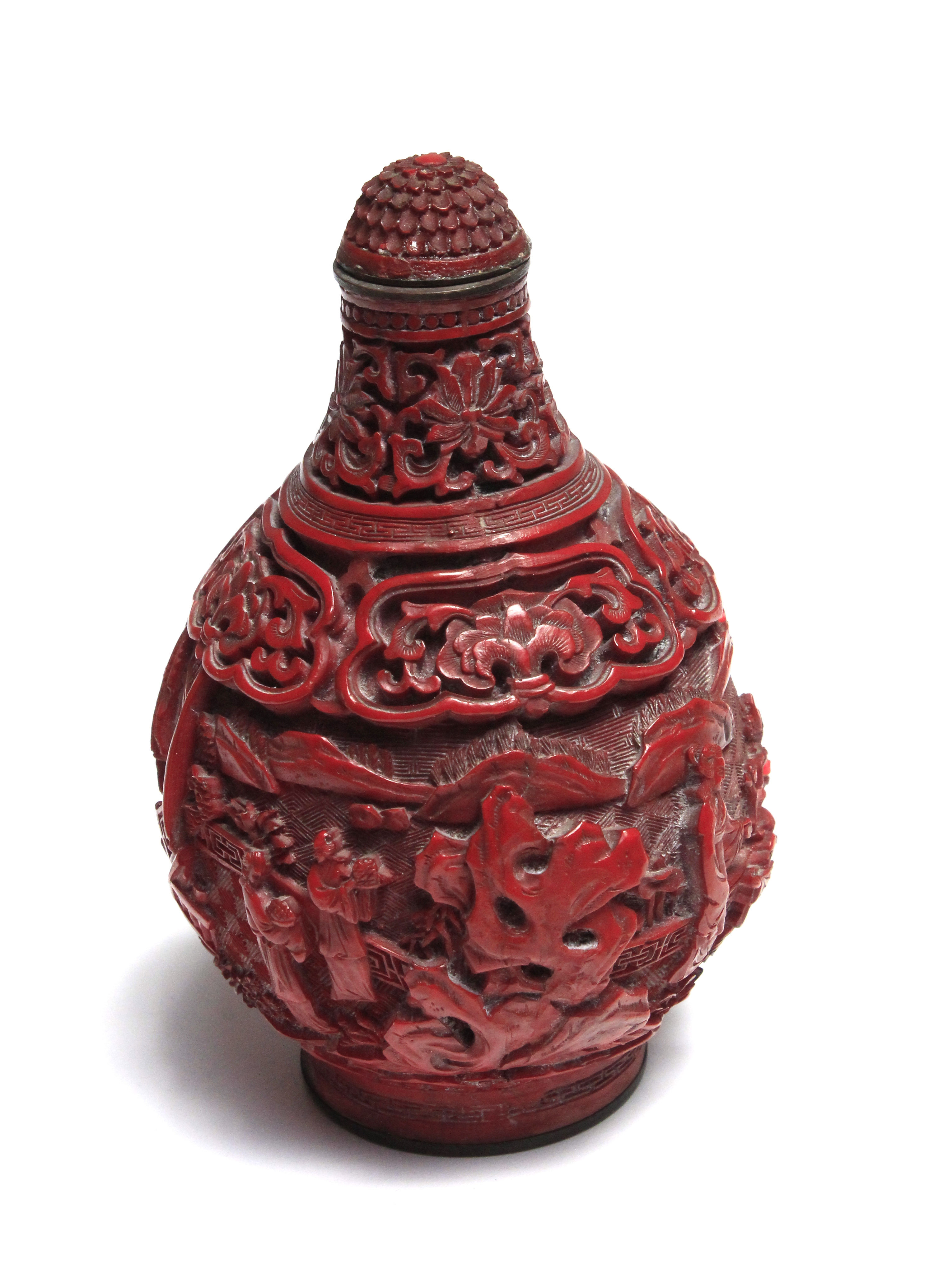 An 18th century Chinese bottle in cinnabar lacquer - Image 5 of 8