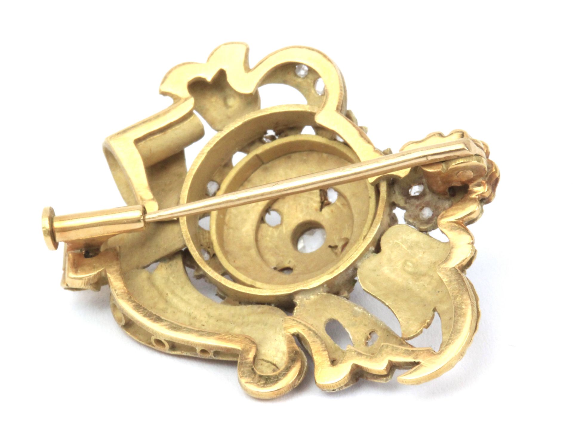 A flowery brooch circa 1950. 18k. yellow gold and platinum setting, rose cut diamonds and enamels - Image 3 of 3