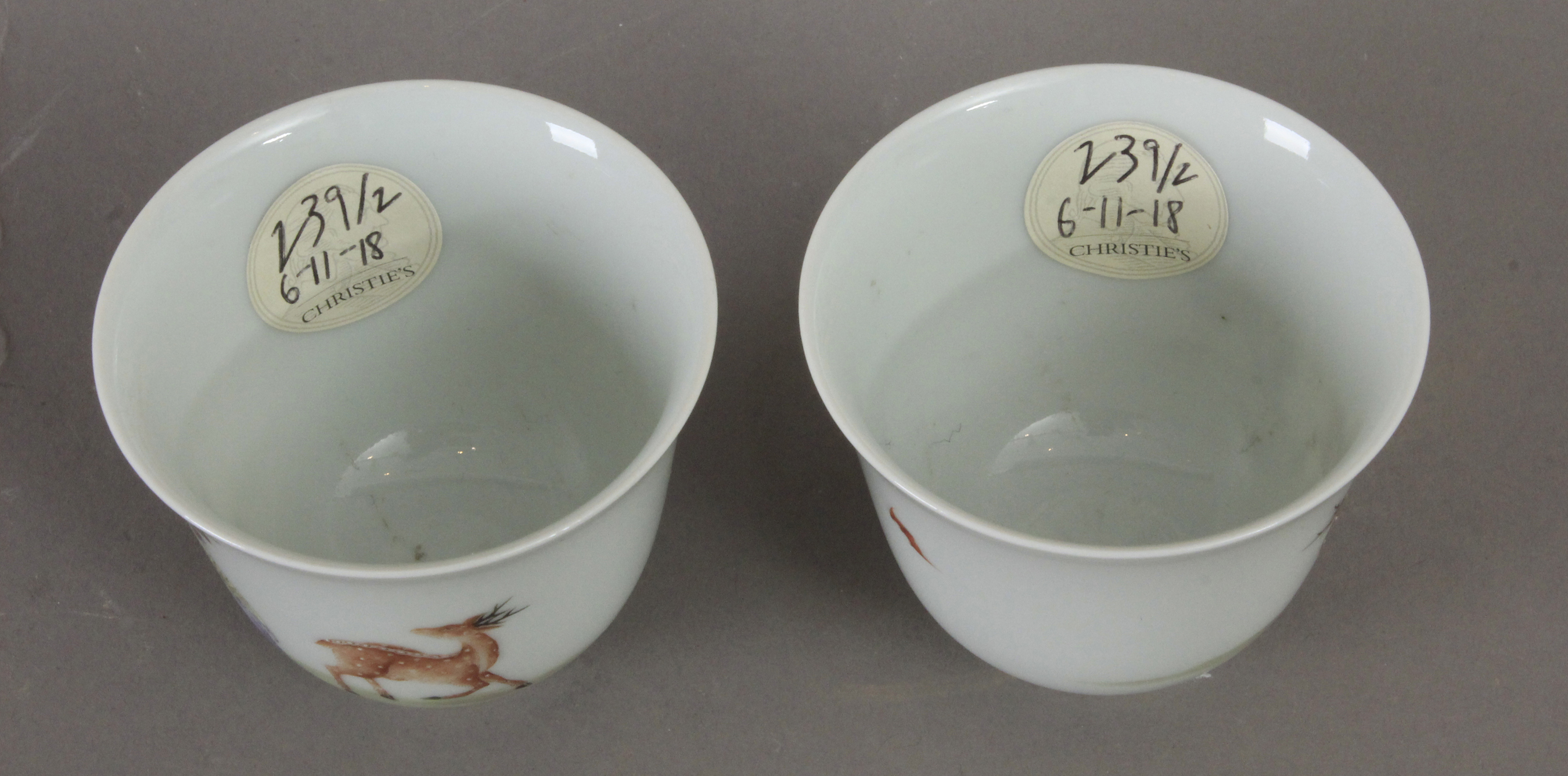 A pair of 19th century Chinese cups in glazed porcelain. Guangxu period and mark - Image 3 of 8