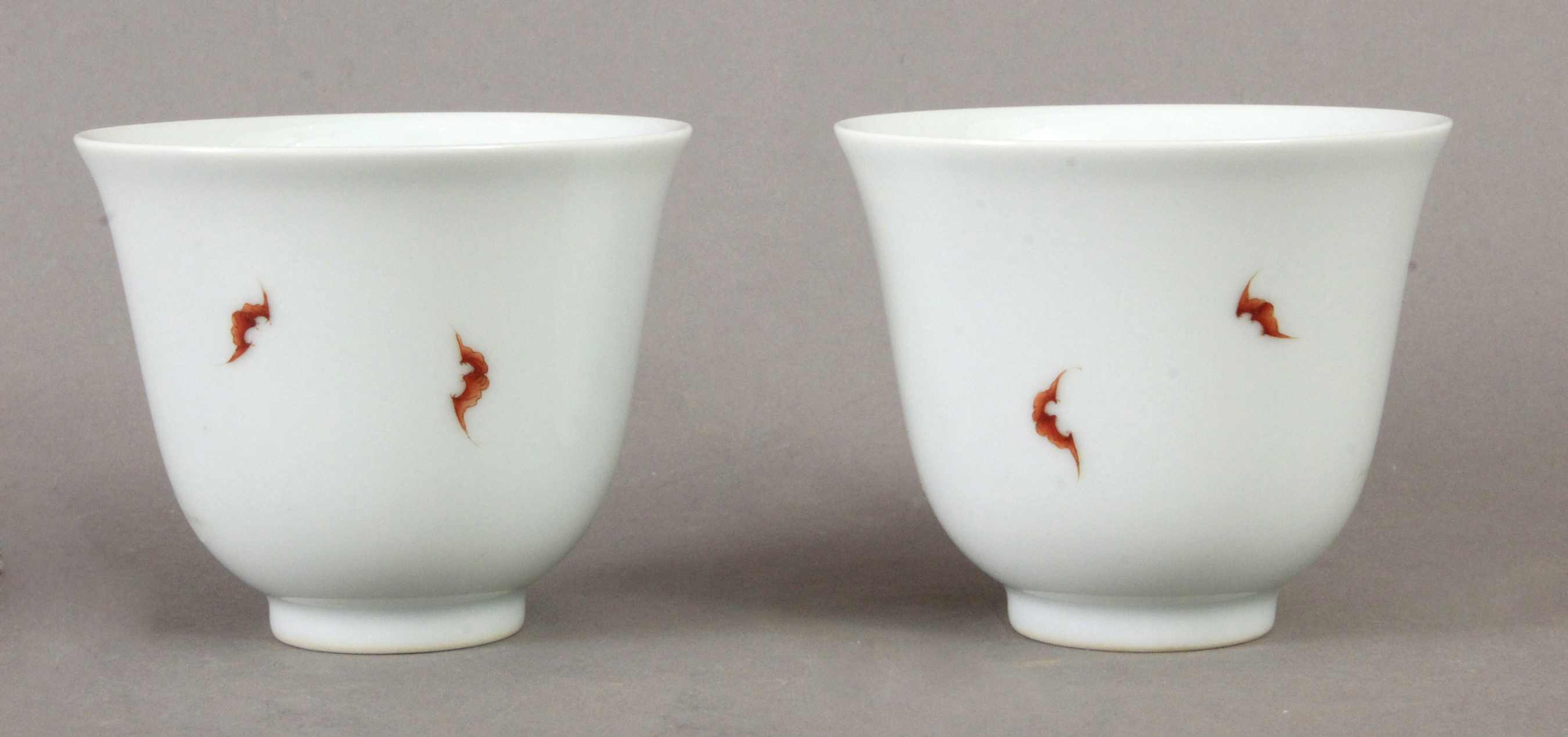 A pair of 19th century Chinese cups in glazed porcelain. Guangxu period and mark - Image 2 of 8
