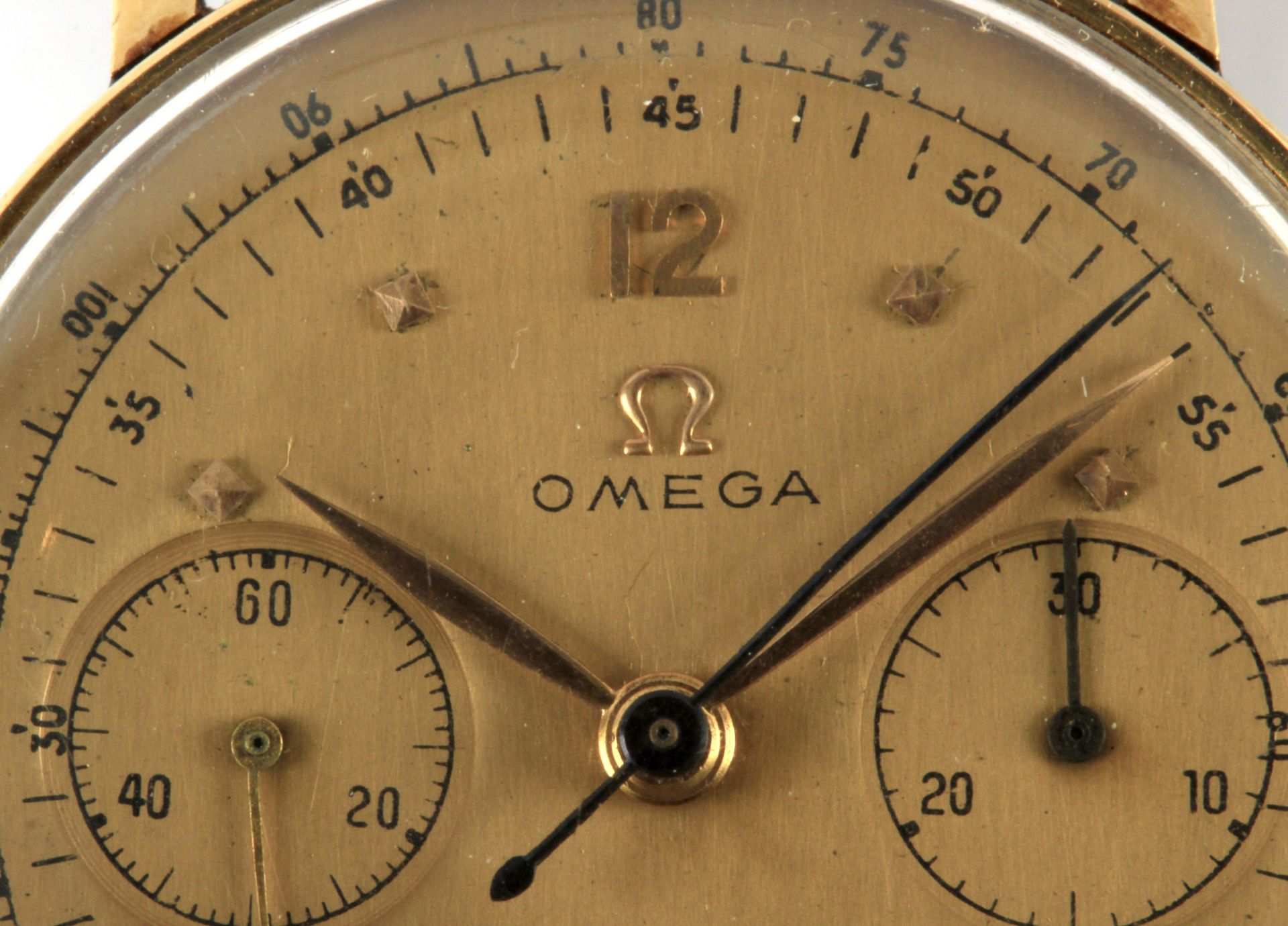 Omega 33.3. An 18k. yellow gold chronograph circa 1946 - Bild 2 aus 5