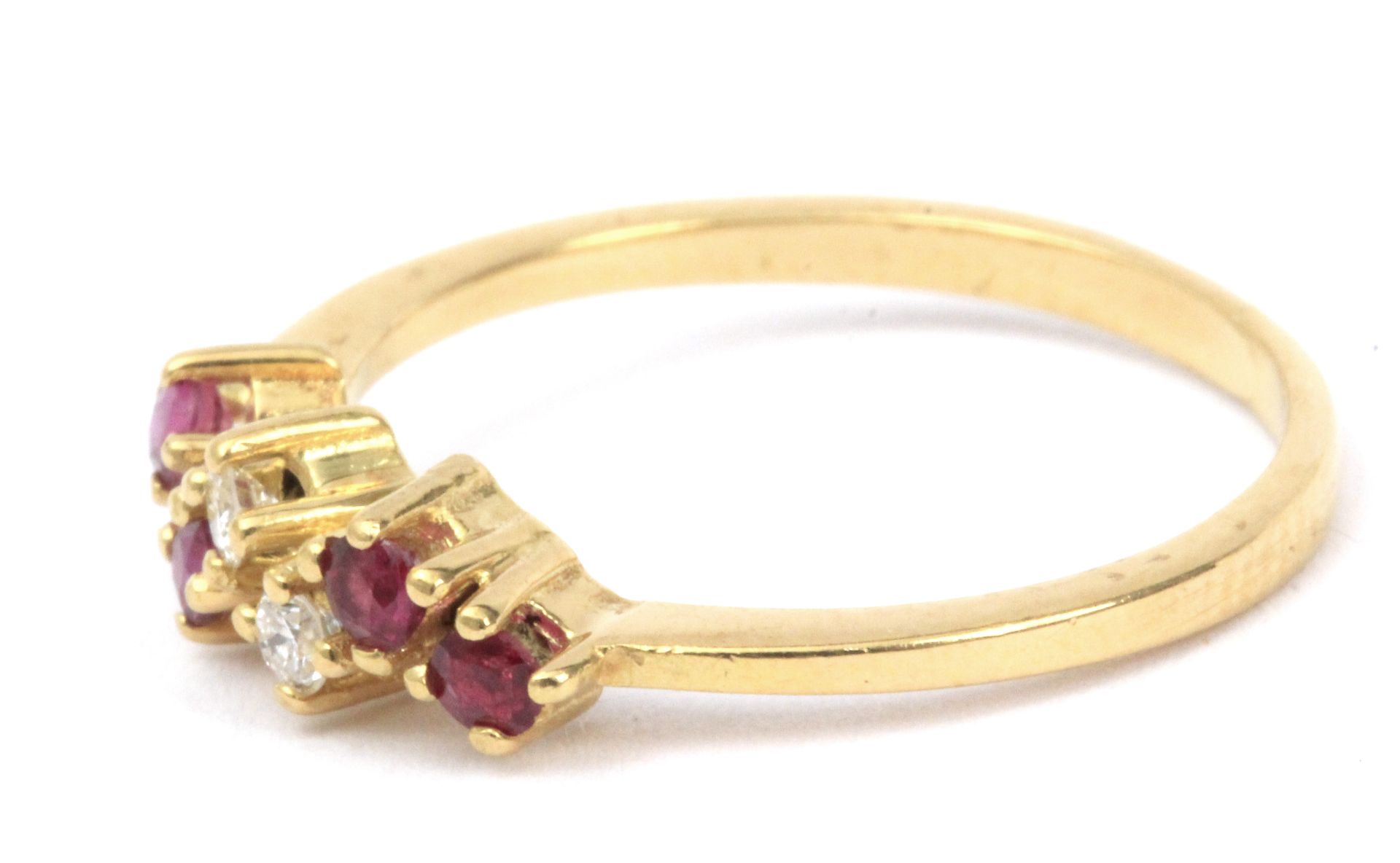 A diamonds and ruby ring with a yellow gold setting - Image 2 of 2