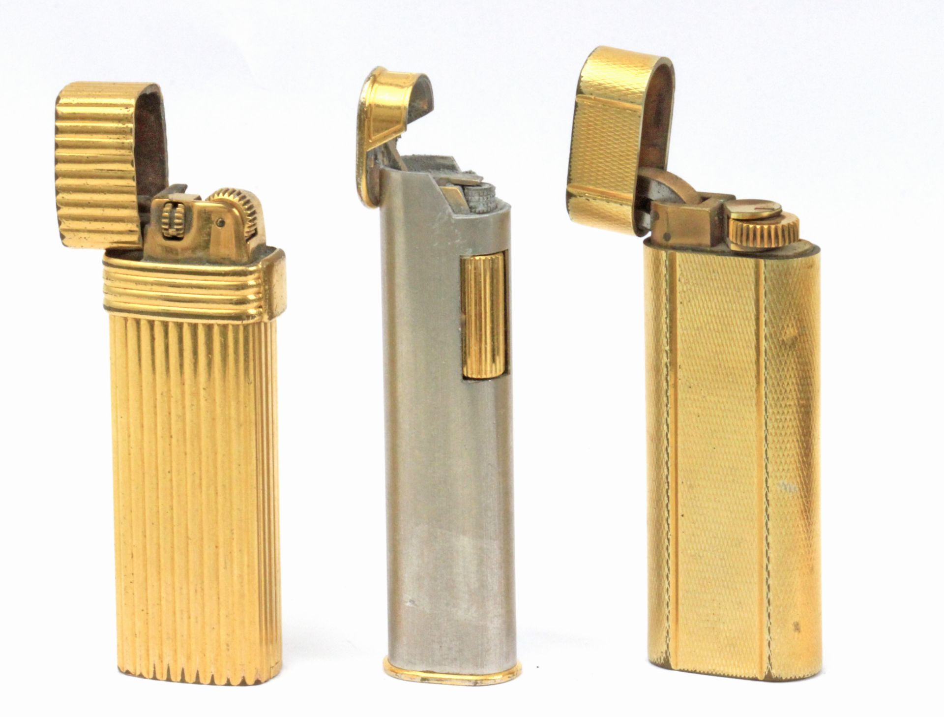 Cartier, Dior & Dunhill. Three gold plated and silver plated lighters - Bild 2 aus 3