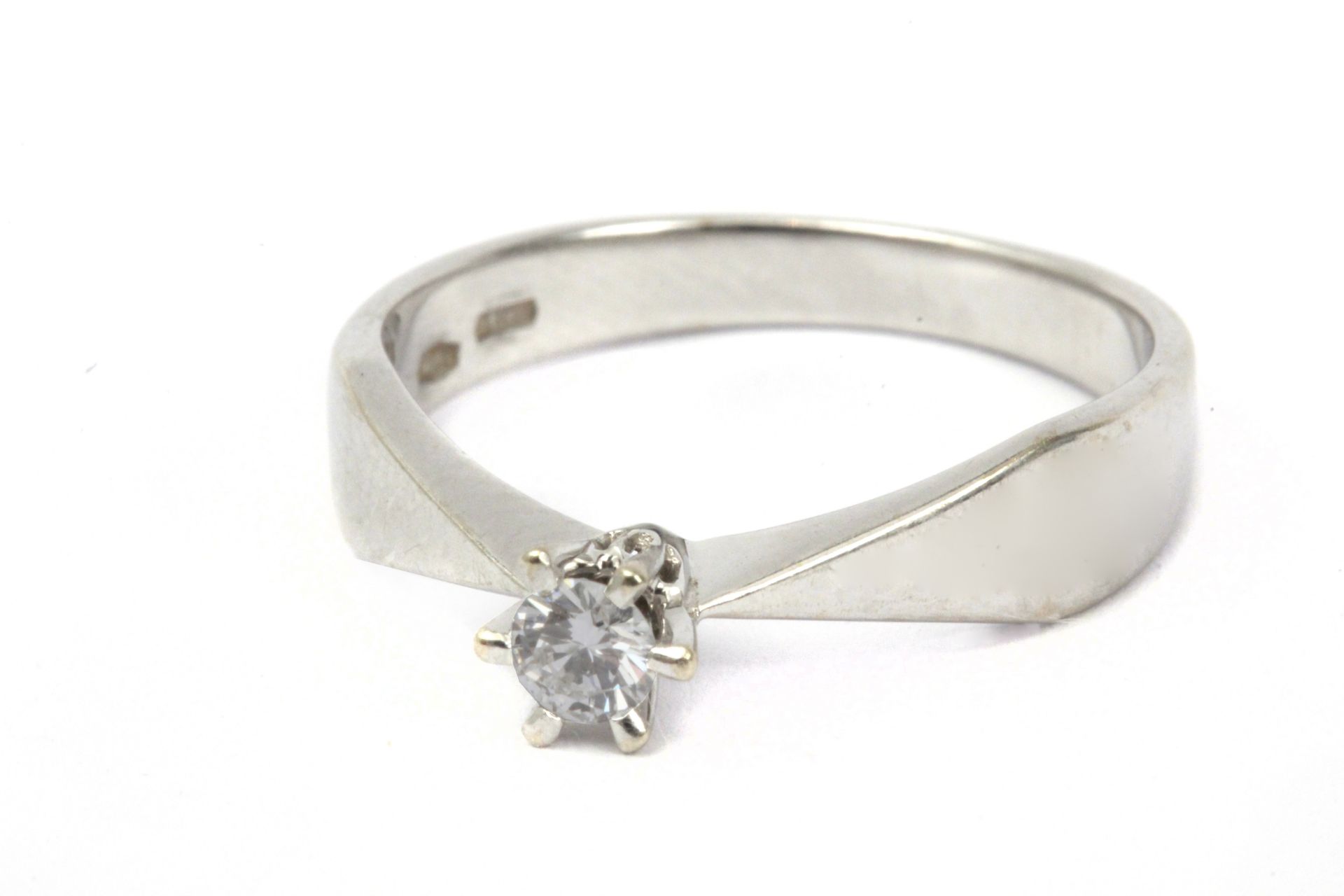 A 0,10 ct. brilliant cut diamond solitaire ring with an 18 k. white gold setting