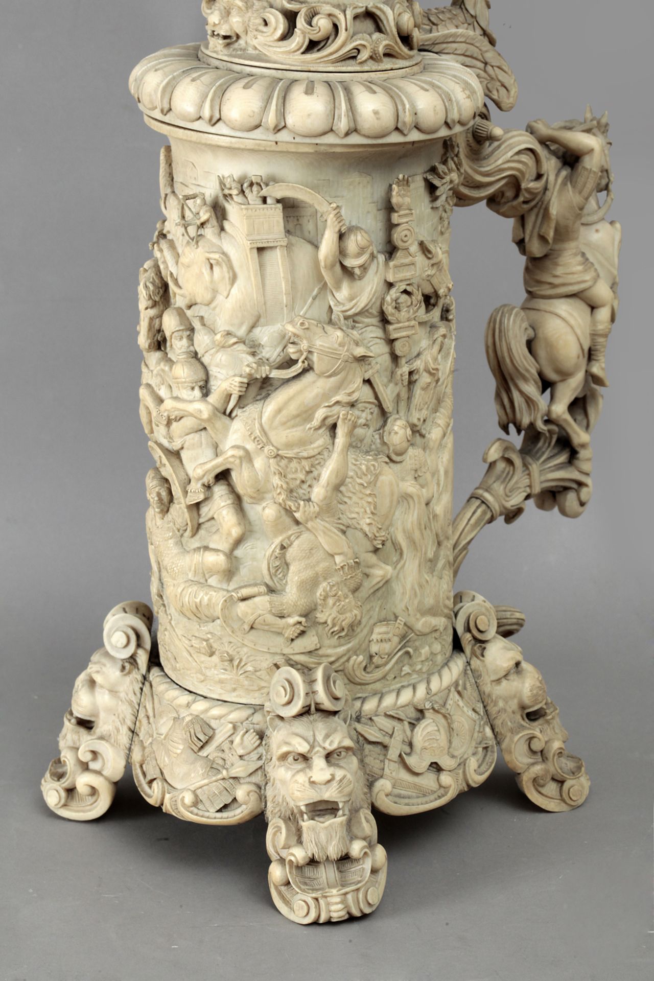 A 19th century carved ivory tankard, Central Europe - Bild 2 aus 7