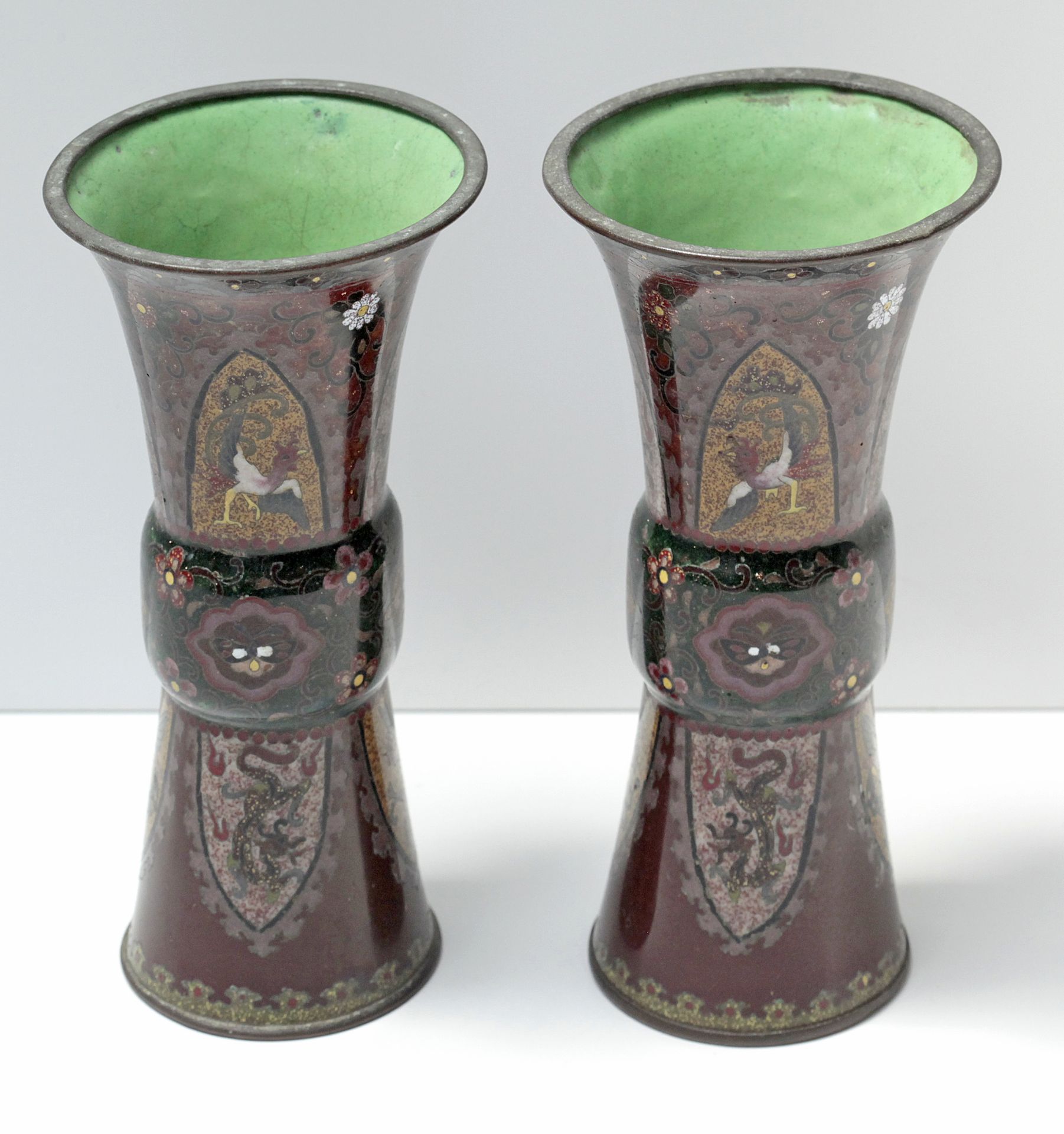 A pair of 19th century Chinese vases in copper and cloisonné enamel - Bild 3 aus 7