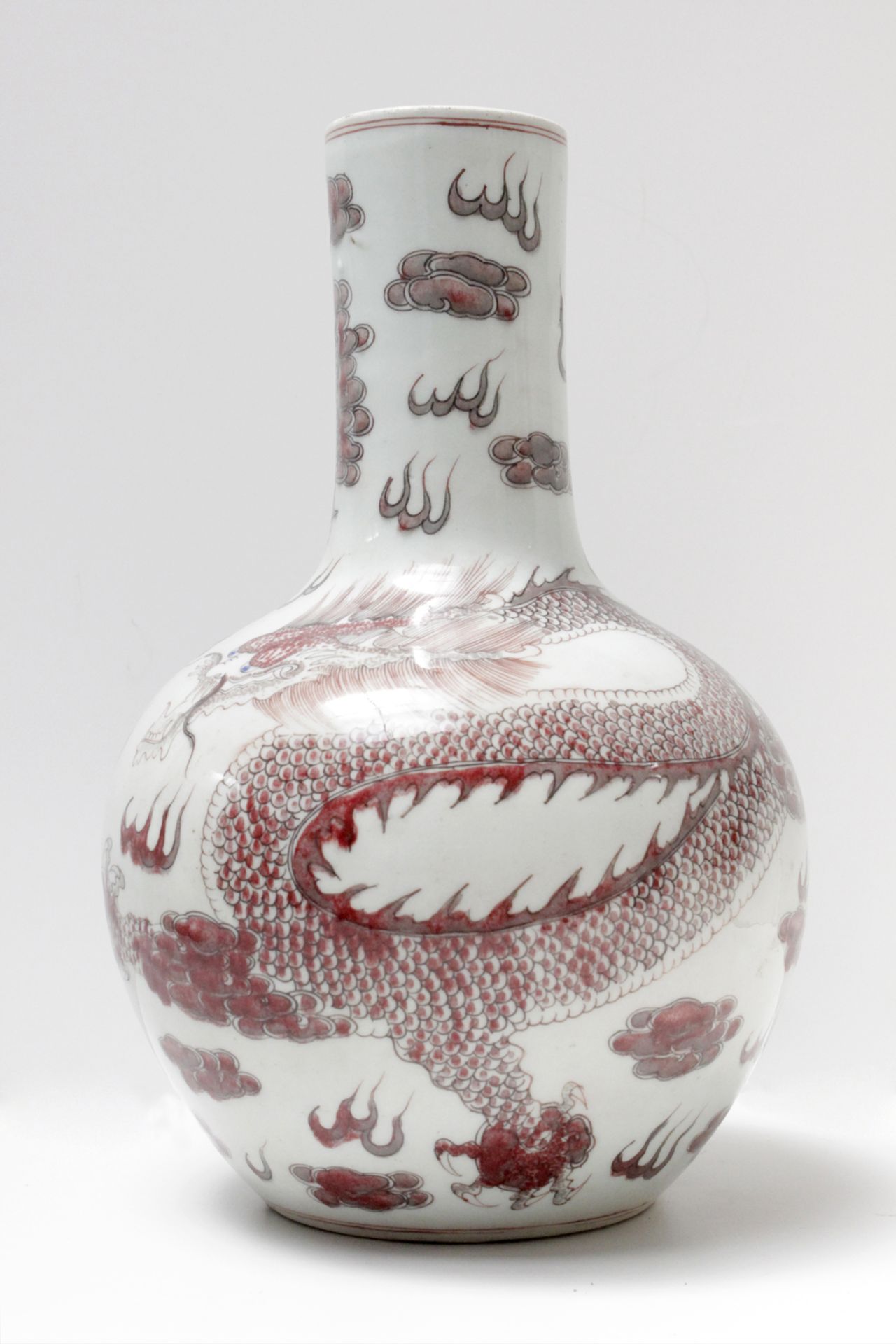 A 20th century Chinese Tianqiuping porcelain vase - Bild 2 aus 8
