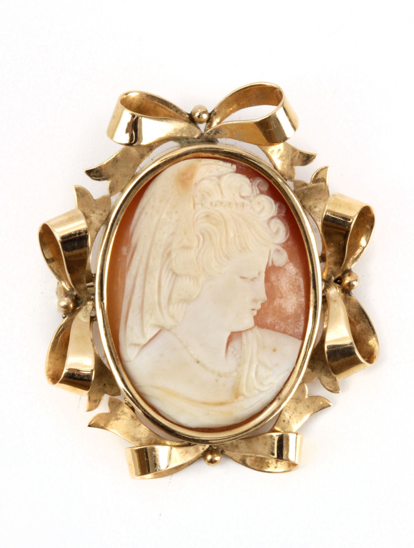 A mid 20th century cameo brooch with an 18k. yellow gold setting