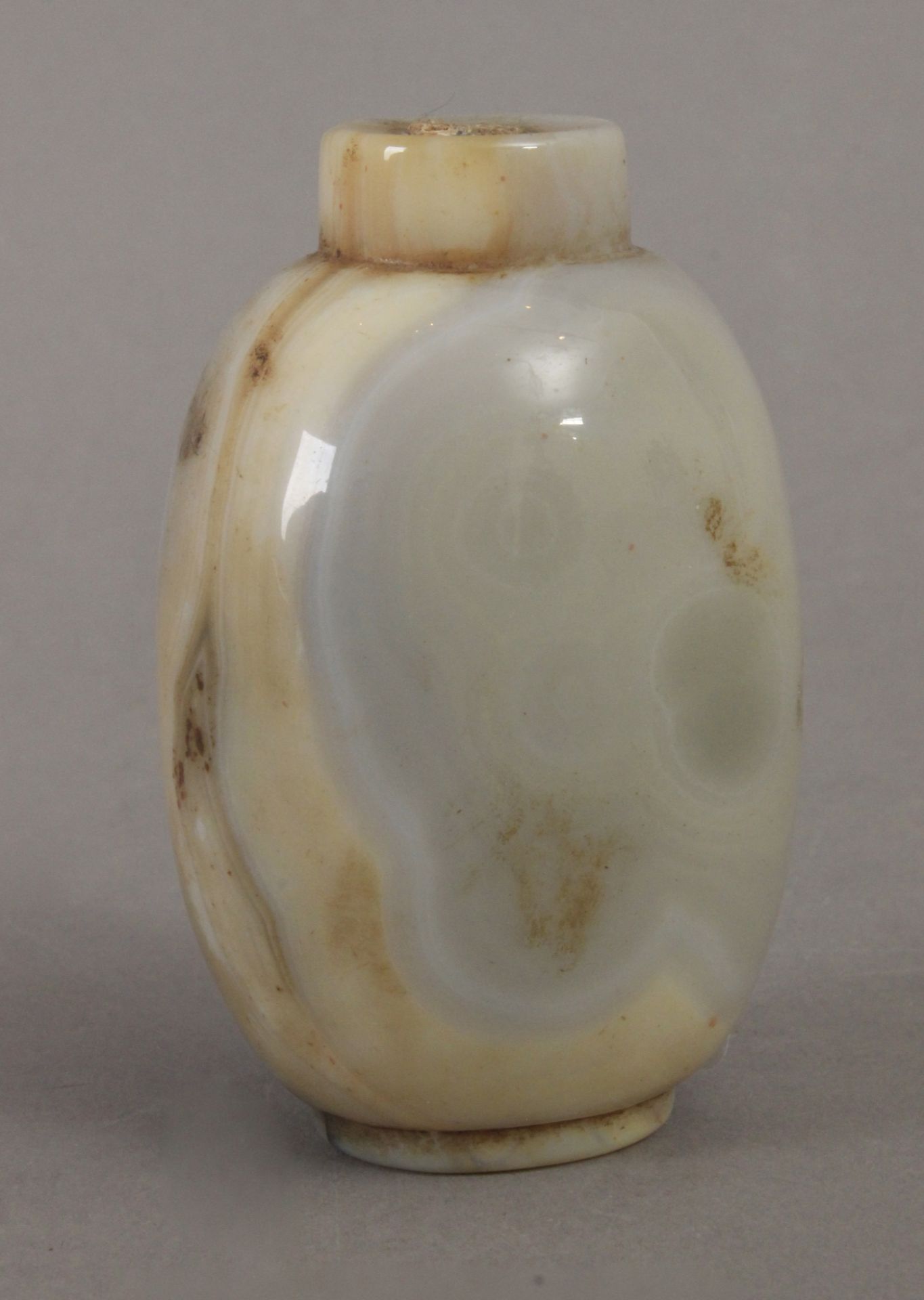 An early 20th century carved agate snuff bottle - Bild 3 aus 3