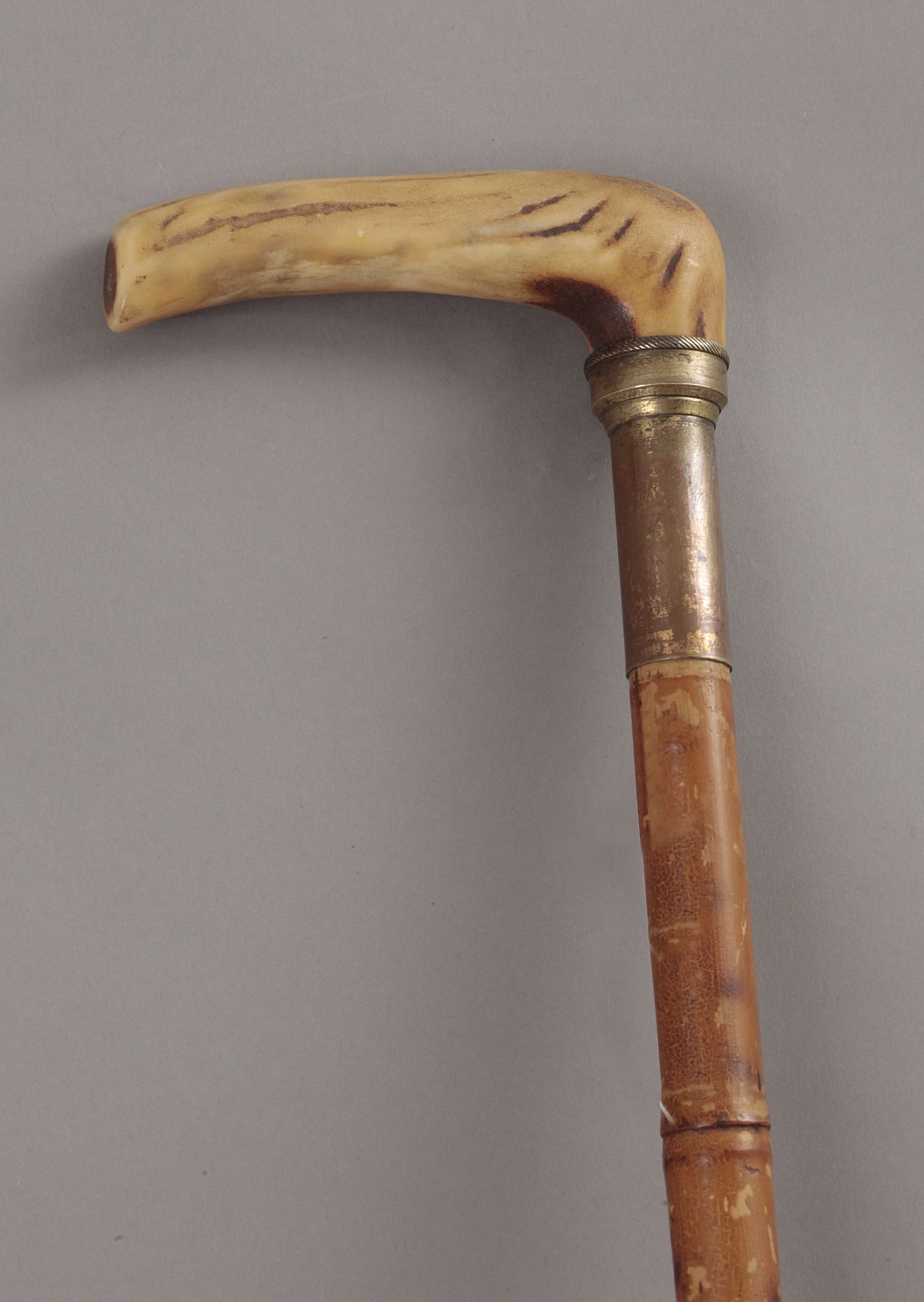A 19th century bamboo and carved horn walking cane - Bild 3 aus 8