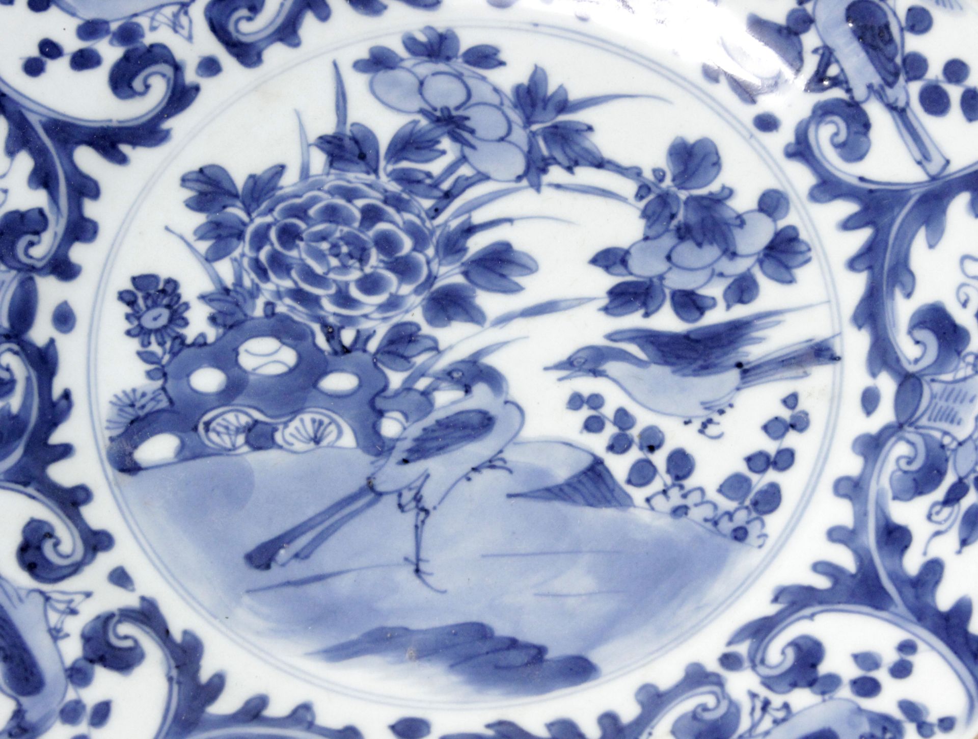 A 20th century Chinese dish in blue and white porcelain - Bild 2 aus 3