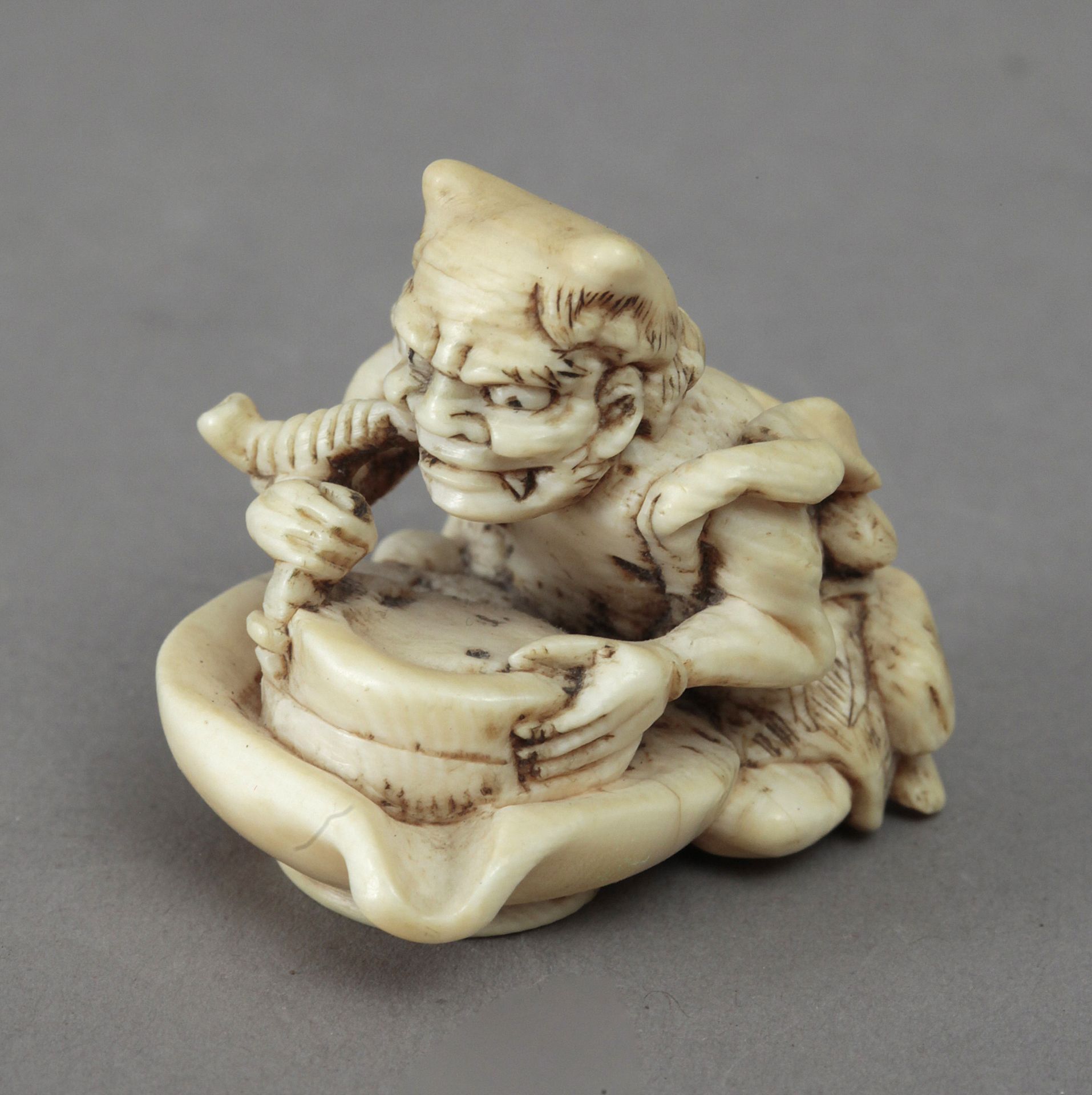 19th century Japanese school. A carved ivory netsuke depicting Oni - Image 2 of 6