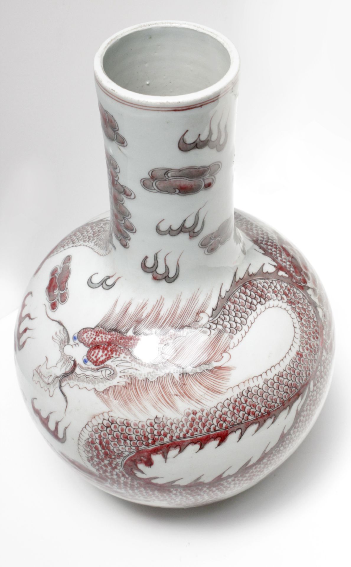 A 20th century Chinese Tianqiuping porcelain vase - Bild 6 aus 8