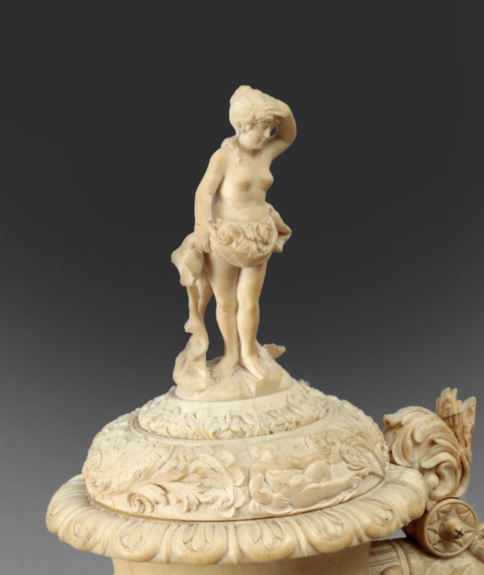 A carved ivory tankard, Central Europe circa 1880 - Bild 6 aus 9