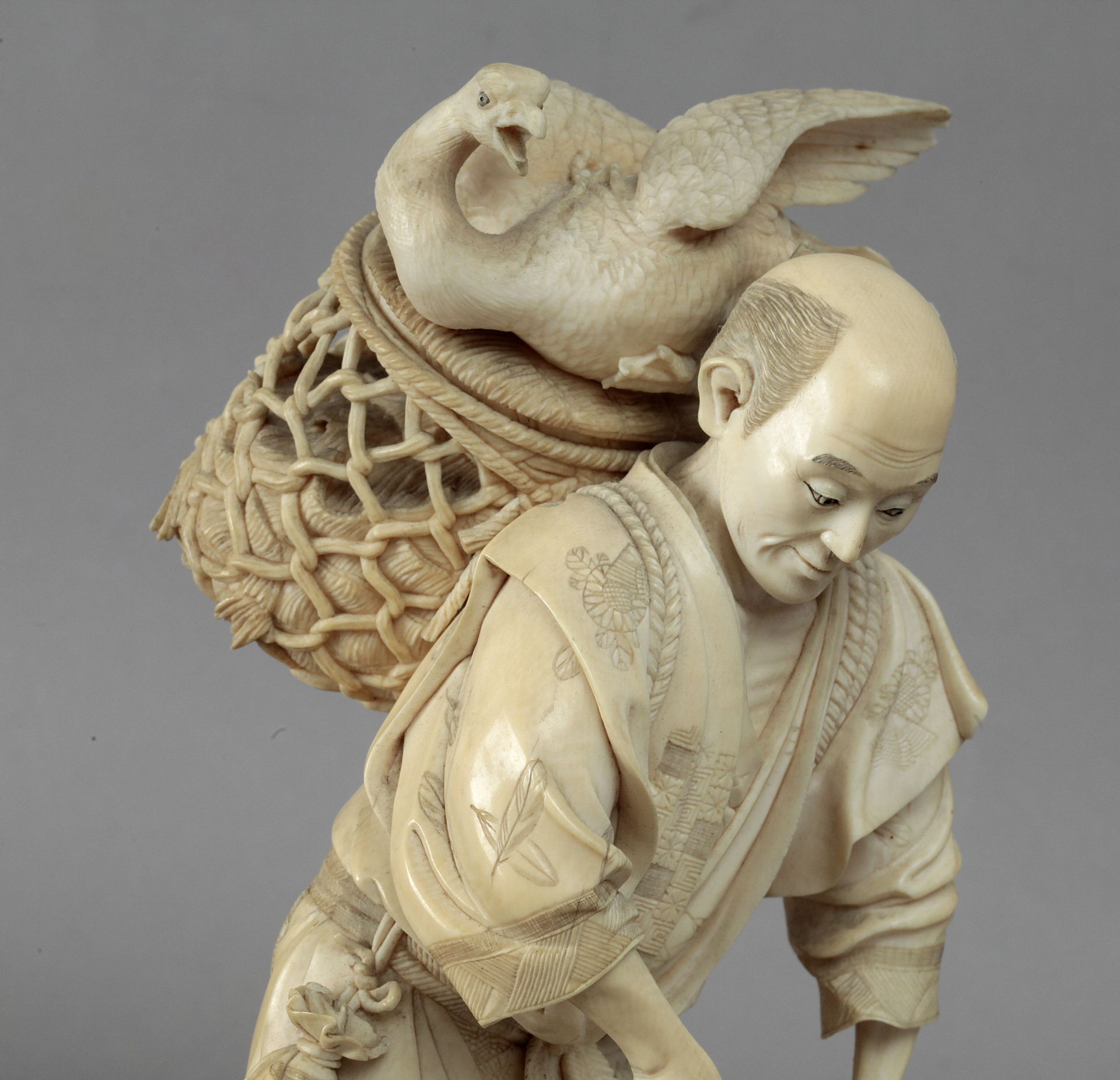 Late 19th century Japanese school. A carved ivory okimono depicting a farmer feeding birds. Signed - Bild 3 aus 8