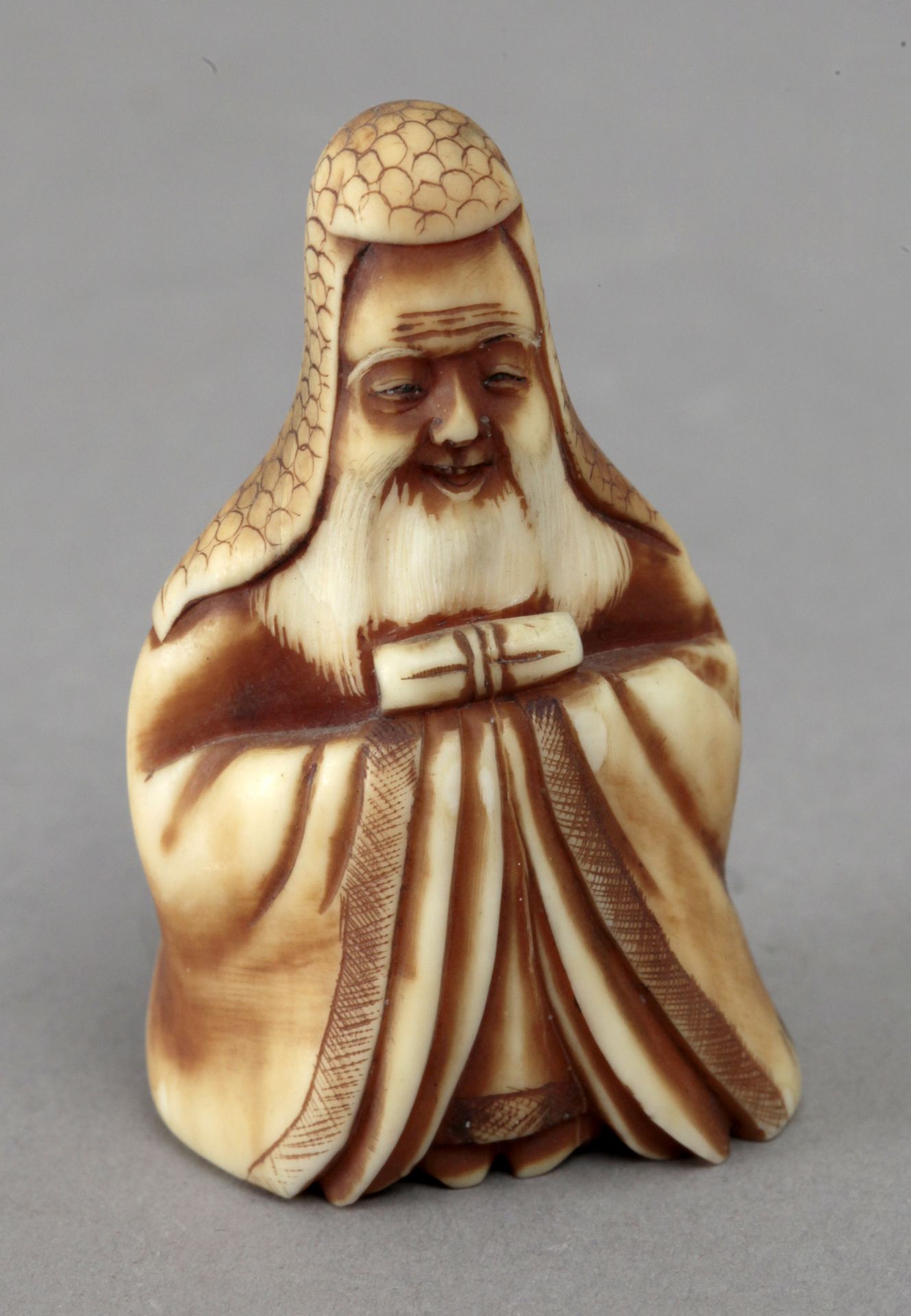 Early 19th century Japanese school. A carved ivory netsuke depicting Jurojin