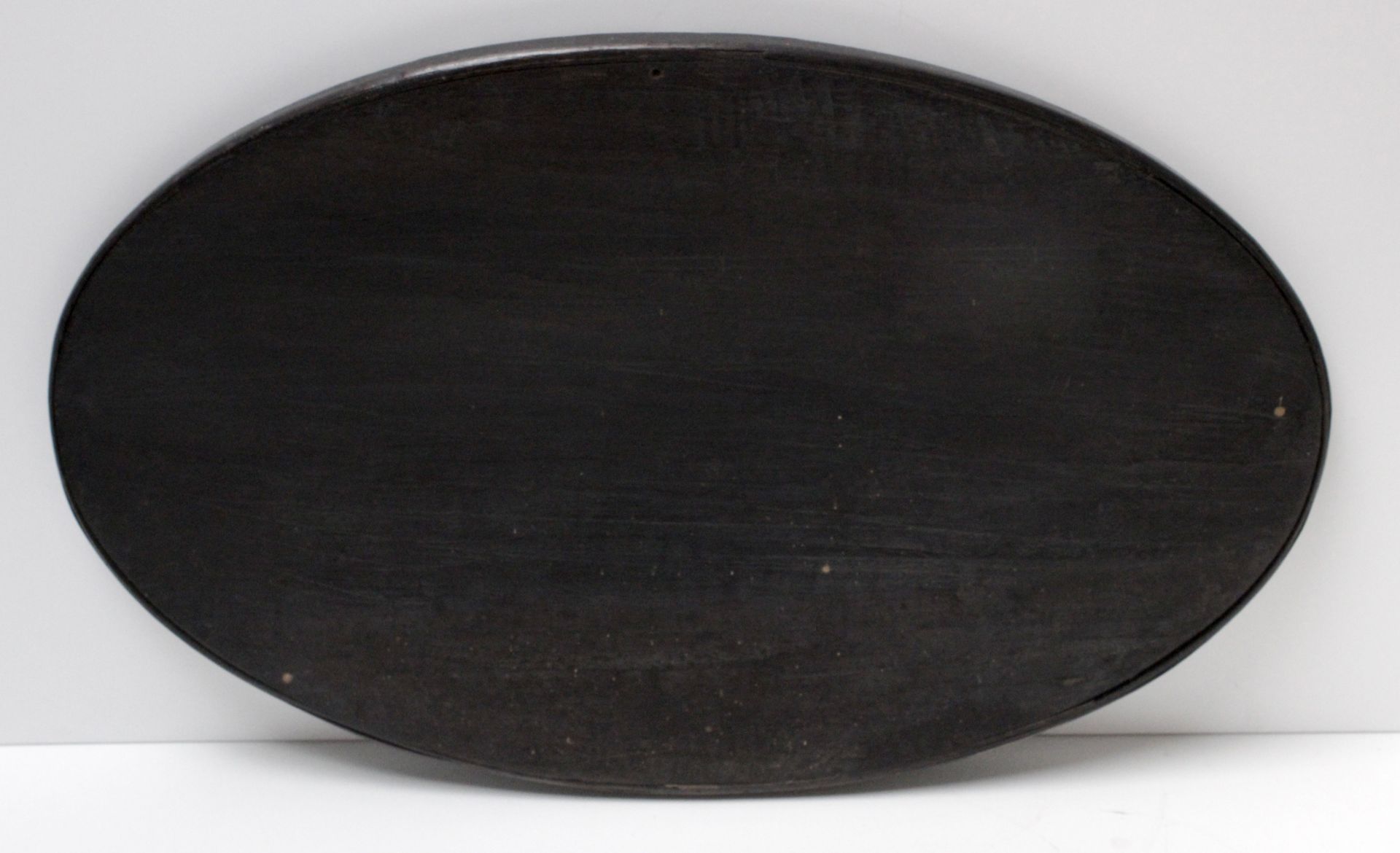 A Chinese serving tray circa 1900 in lacquered wood and mother of pearl inlays - Bild 2 aus 2