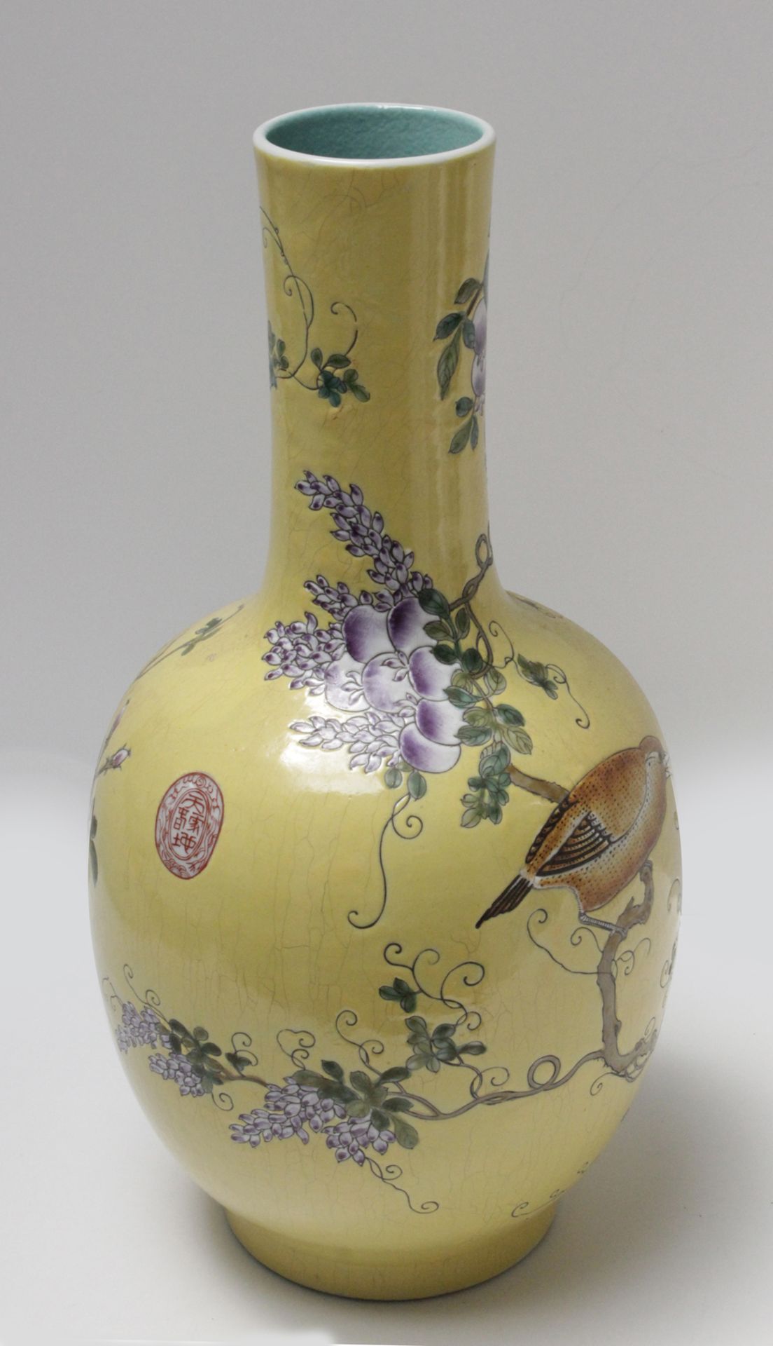 A 20th century Chinese Tianqiuping porcelain vase - Bild 3 aus 7