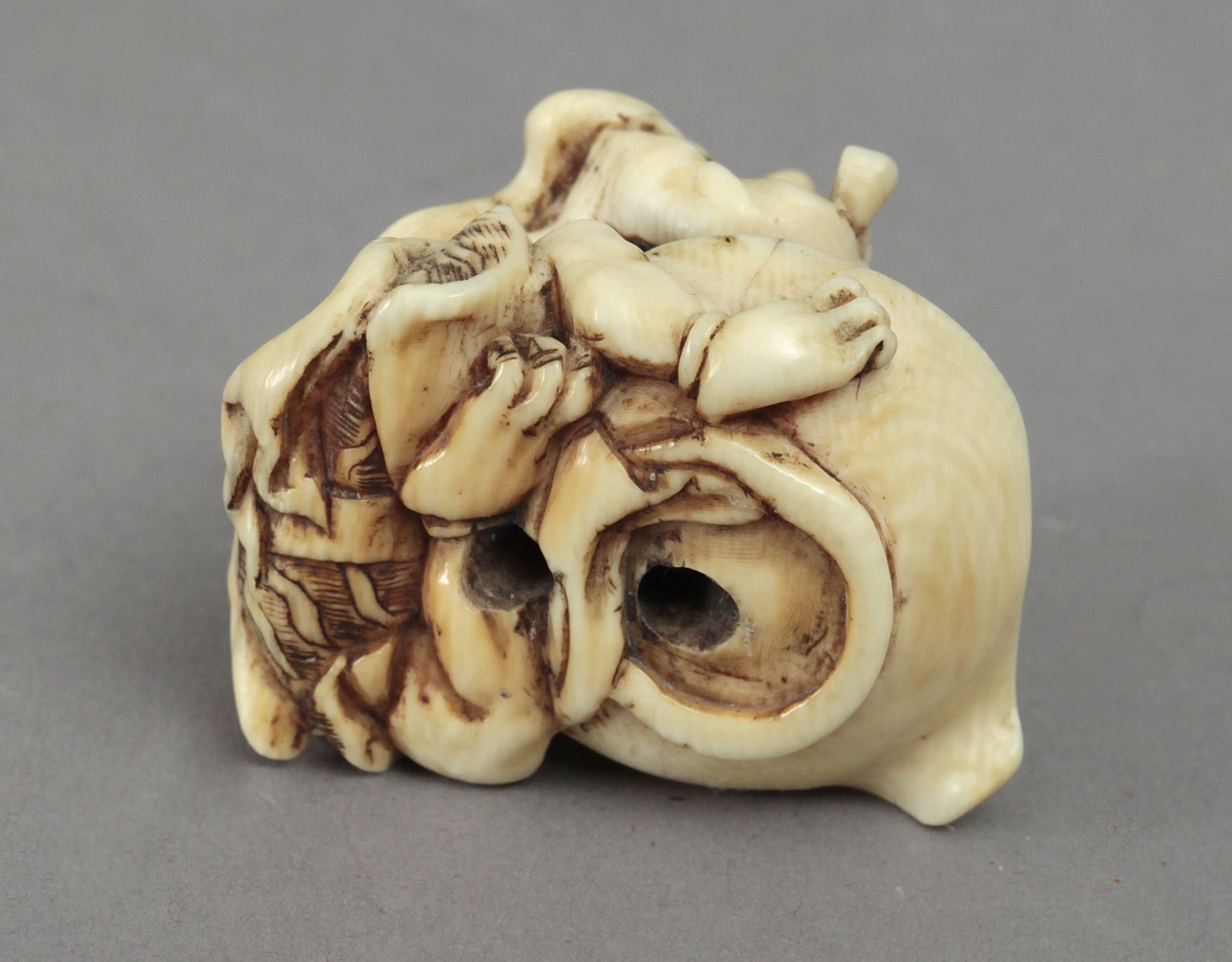 19th century Japanese school. A carved ivory netsuke depicting Oni - Image 6 of 6
