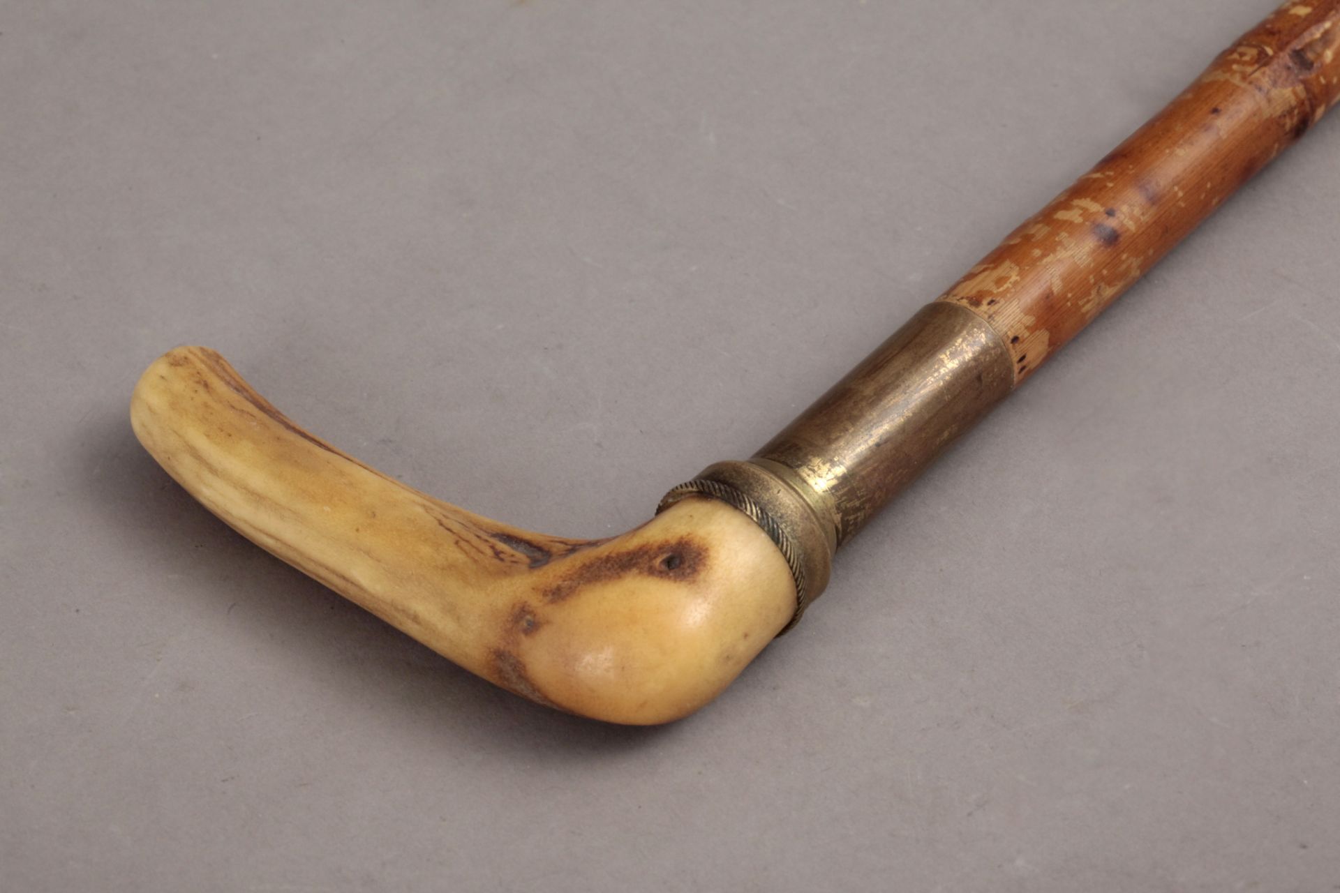 A 19th century bamboo and carved horn walking cane - Bild 2 aus 8