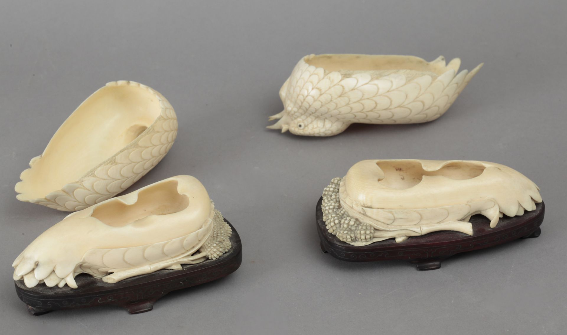 19th century Chinese school. A pair of carved ivory quail boxes and covers - Bild 3 aus 7