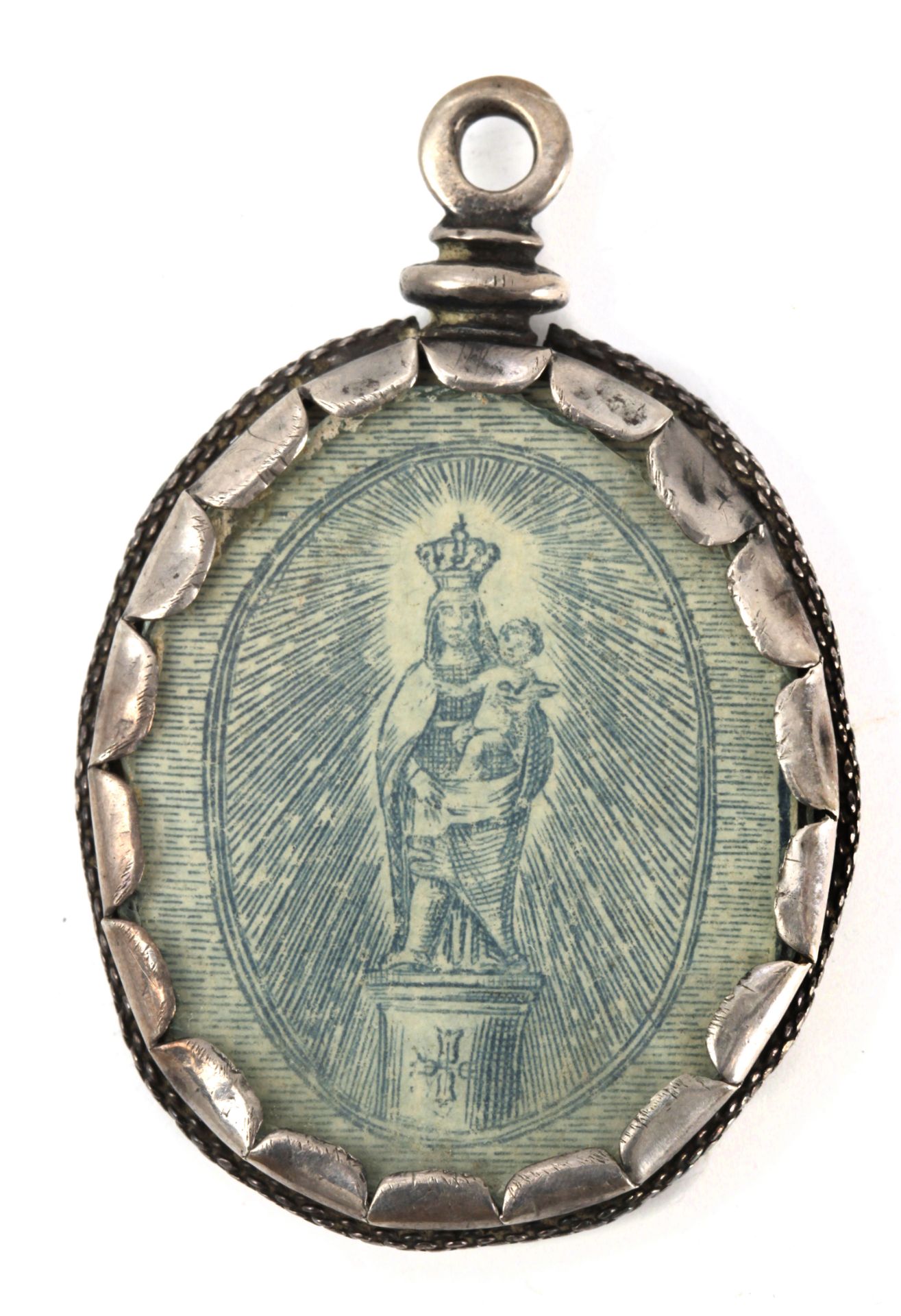 An 18th century Spanish silver reliquary pendant - Image 2 of 2