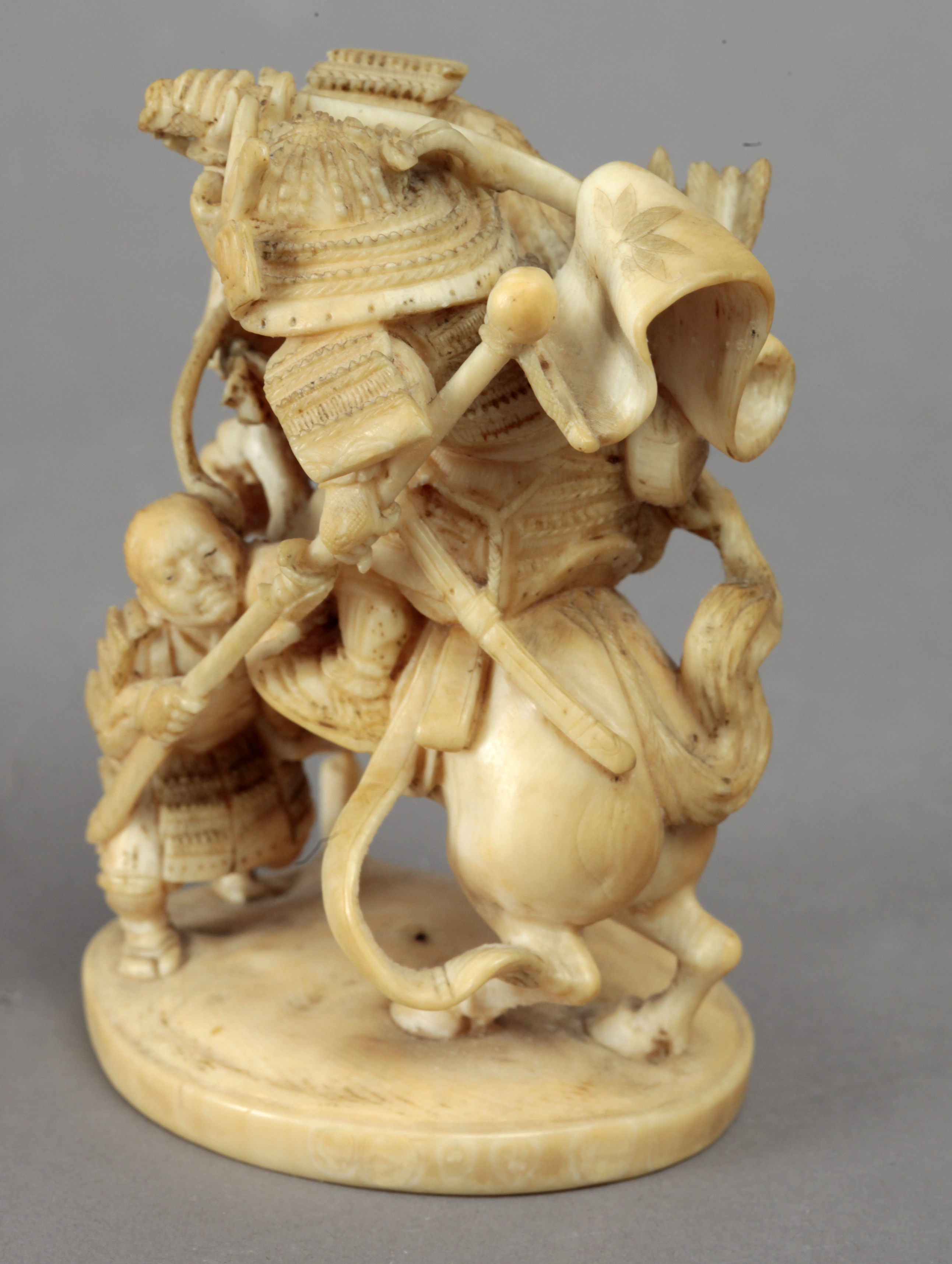 18th century Japanese school. A carved ivory okimono depicting a Samurai. Signed - Image 2 of 8