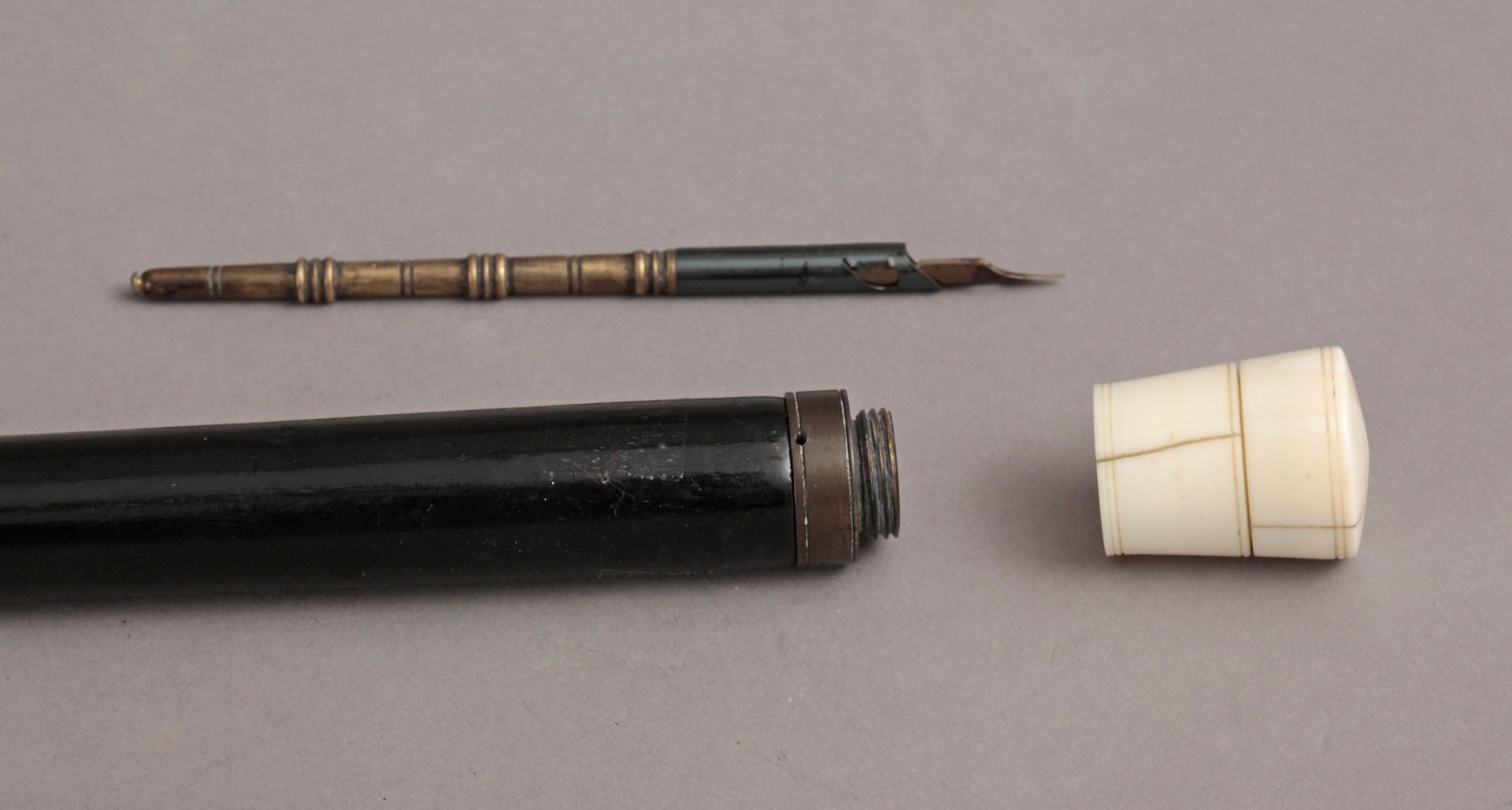 A 19th century ebony and ivory walking cane - Bild 6 aus 6