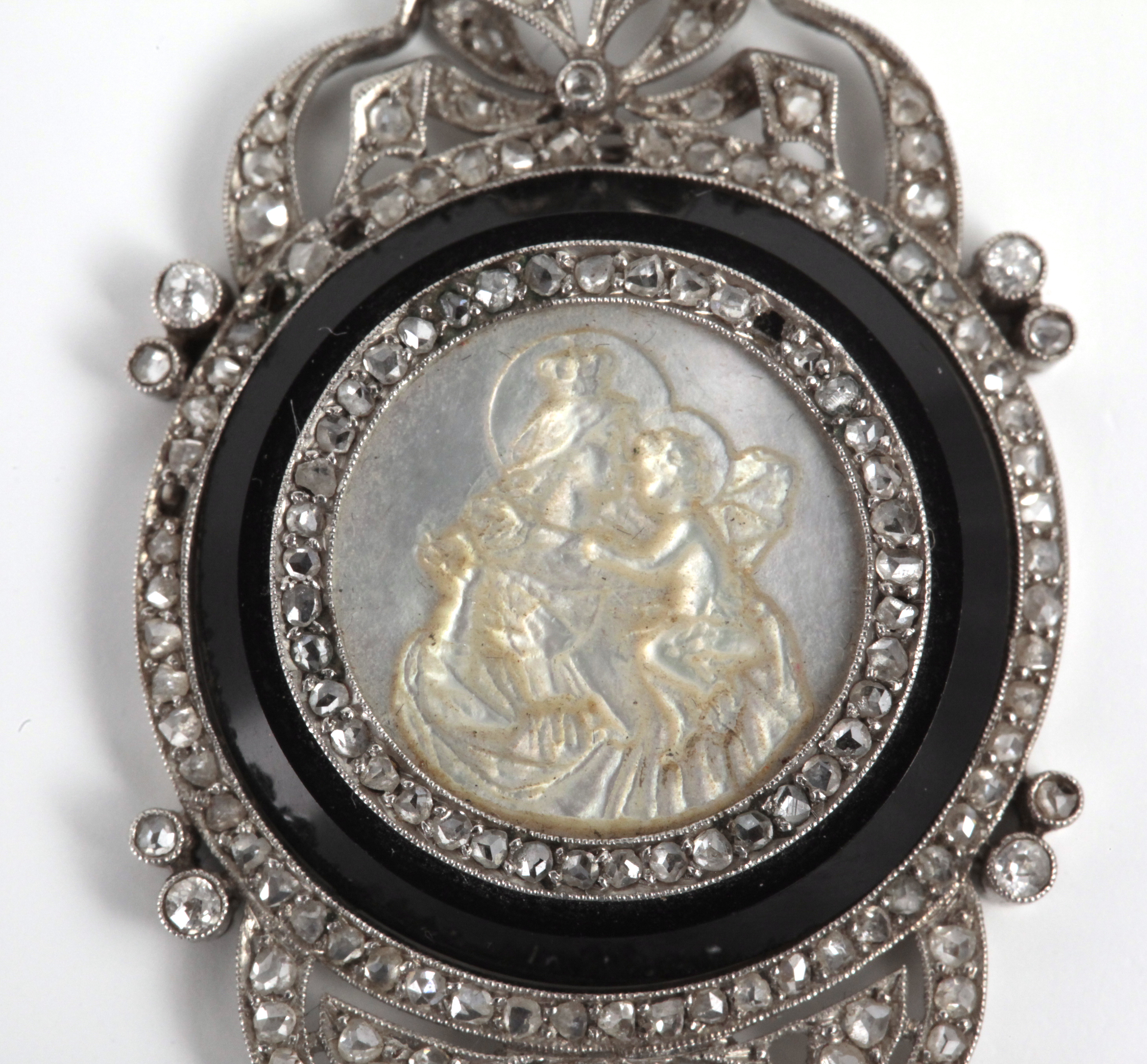 A Belle Époque devotional medal circa 1918 in platinum and rose cut and old European cut diamonds - Image 2 of 2