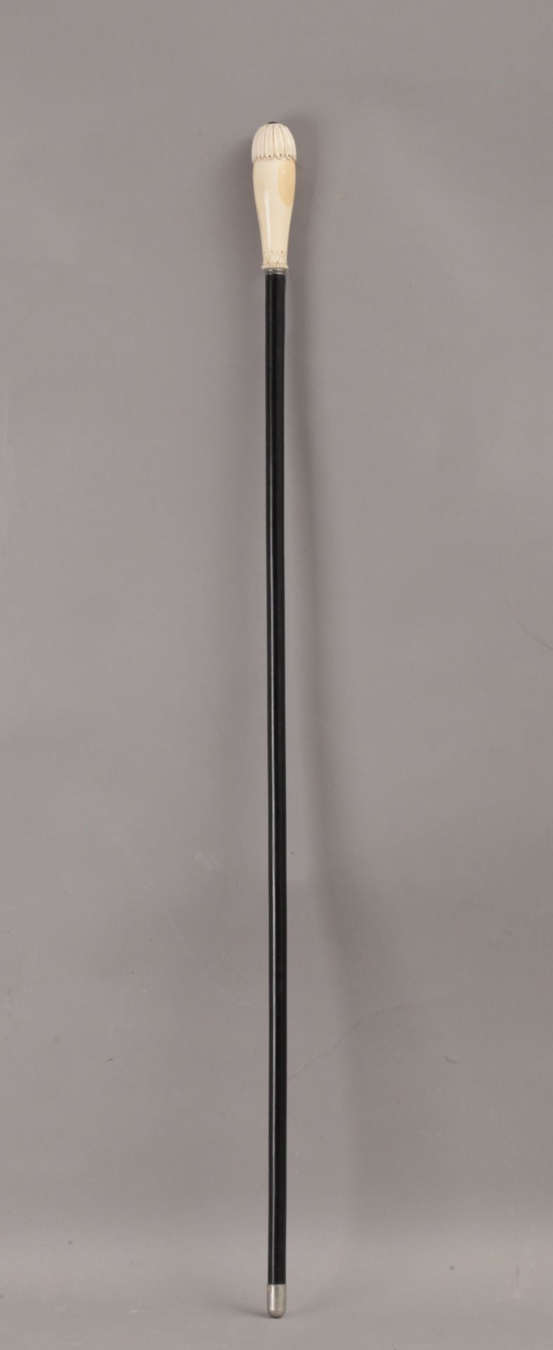 A 19th century ebony and ivory walking cane - Bild 2 aus 3