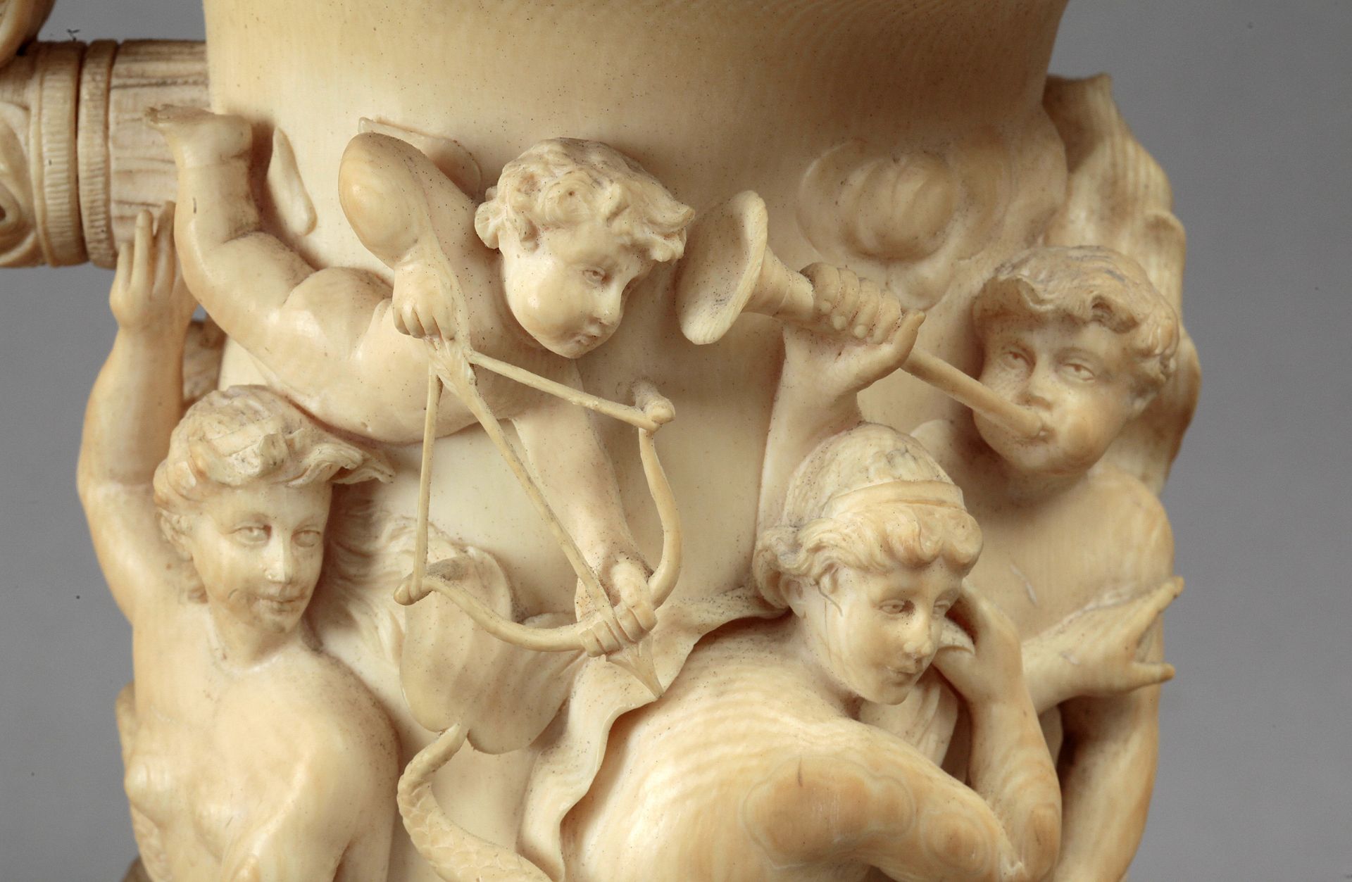 A carved ivory tankard, Central Europe circa 1880 - Bild 5 aus 9