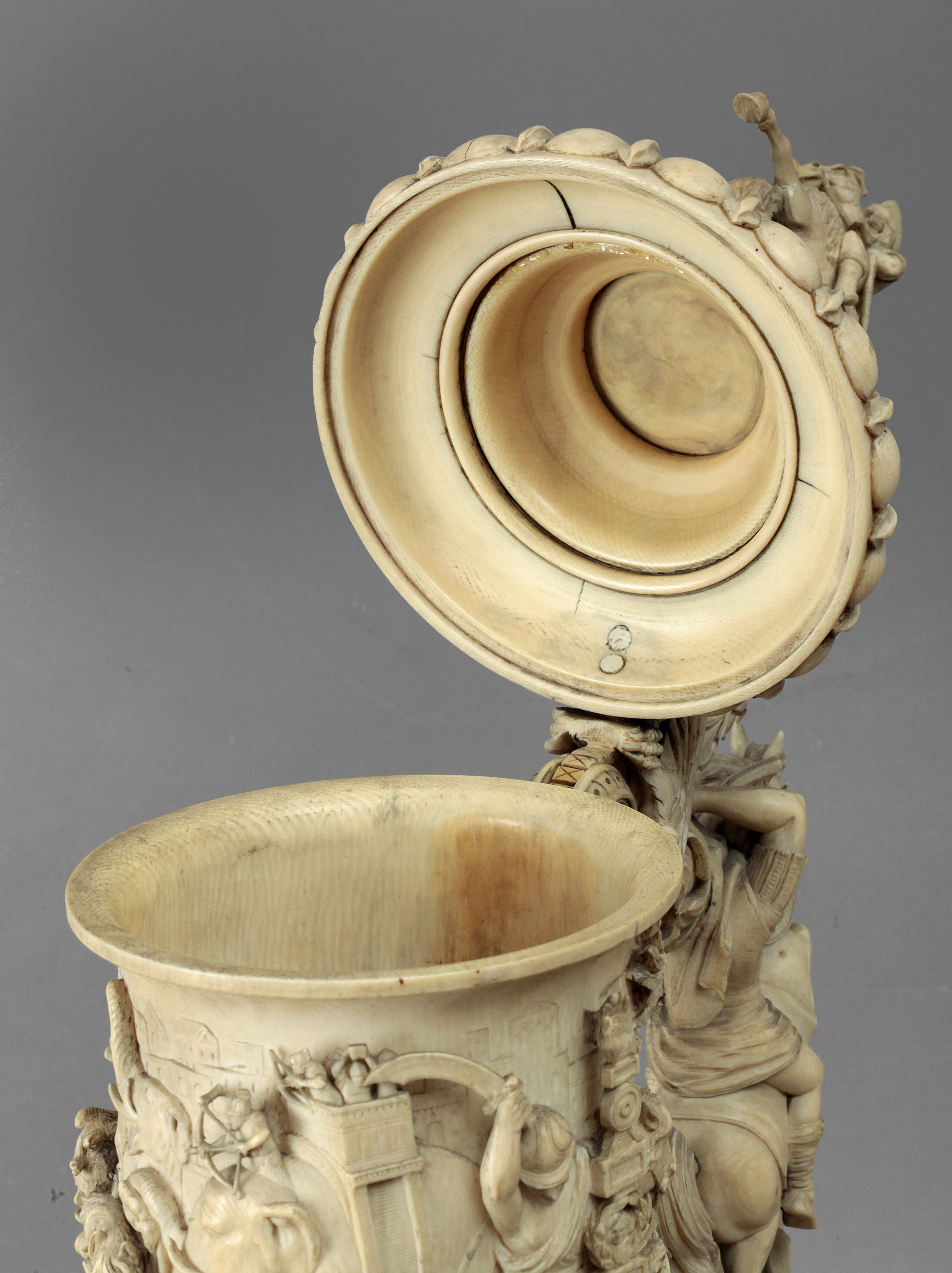 A 19th century carved ivory tankard, Central Europe - Image 7 of 7