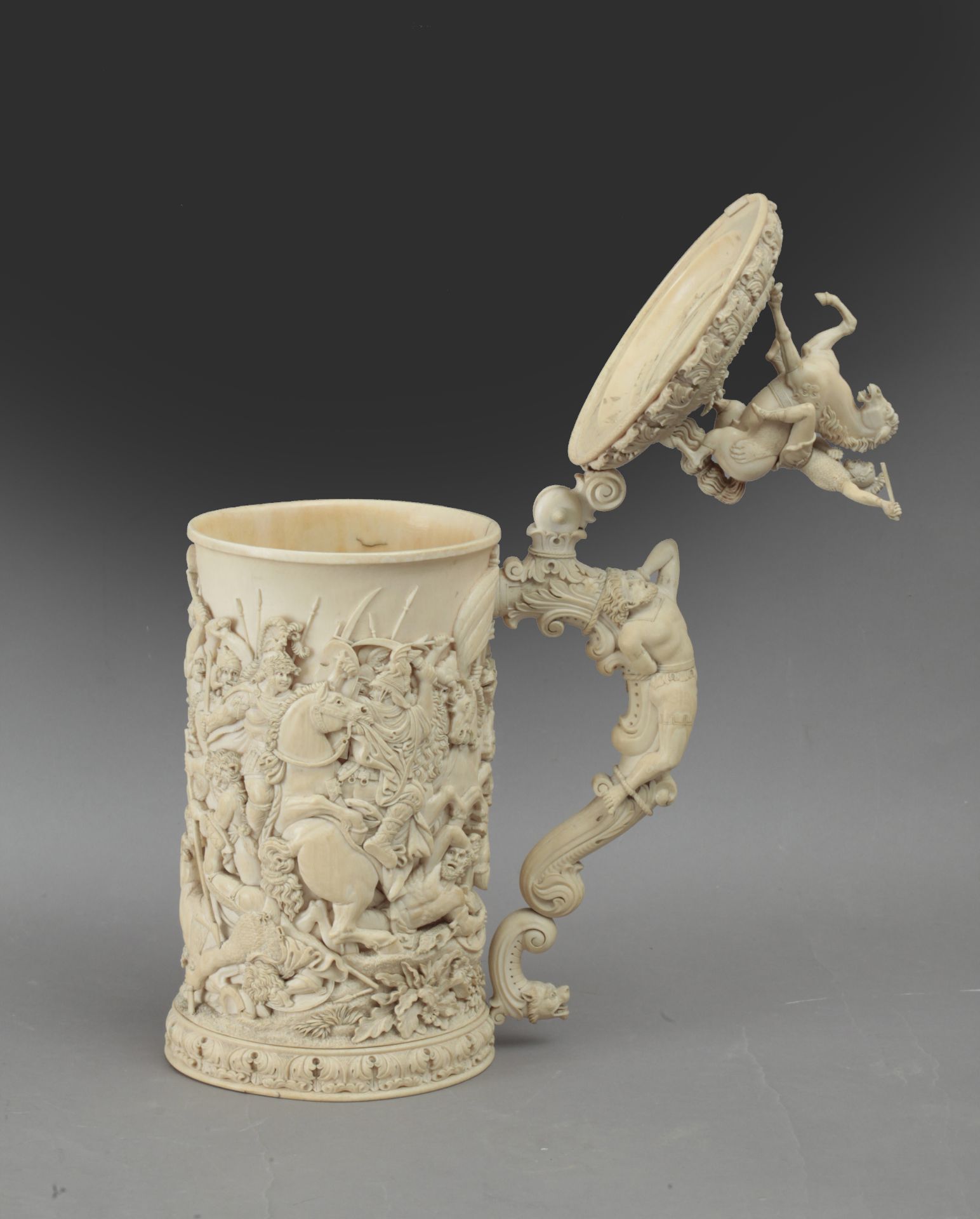 A carved ivory tankard, Germany circa 1880 - Bild 5 aus 9