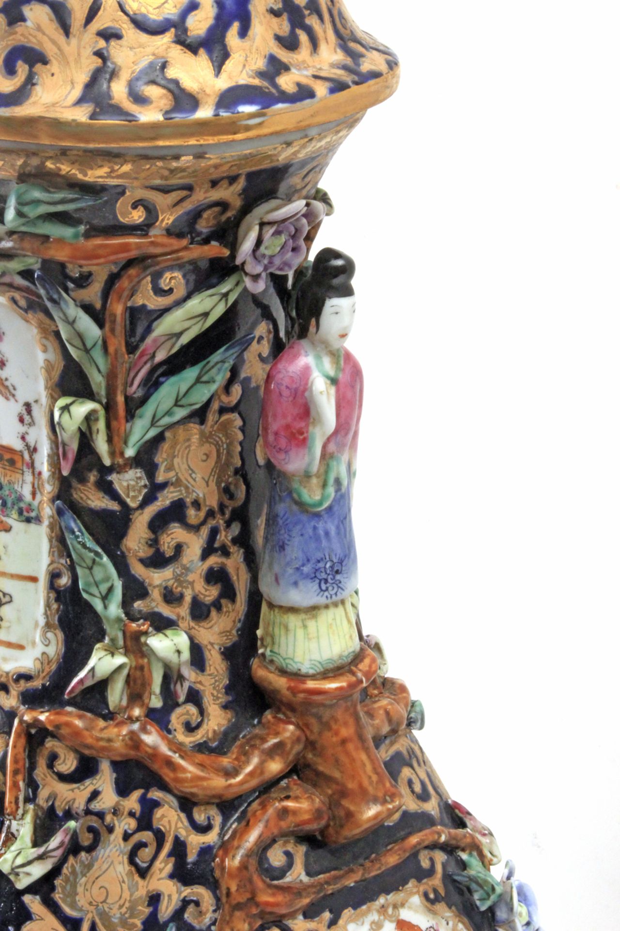 A 19th century Chinese vase and cover in Famille Rose porcelain - Bild 5 aus 9