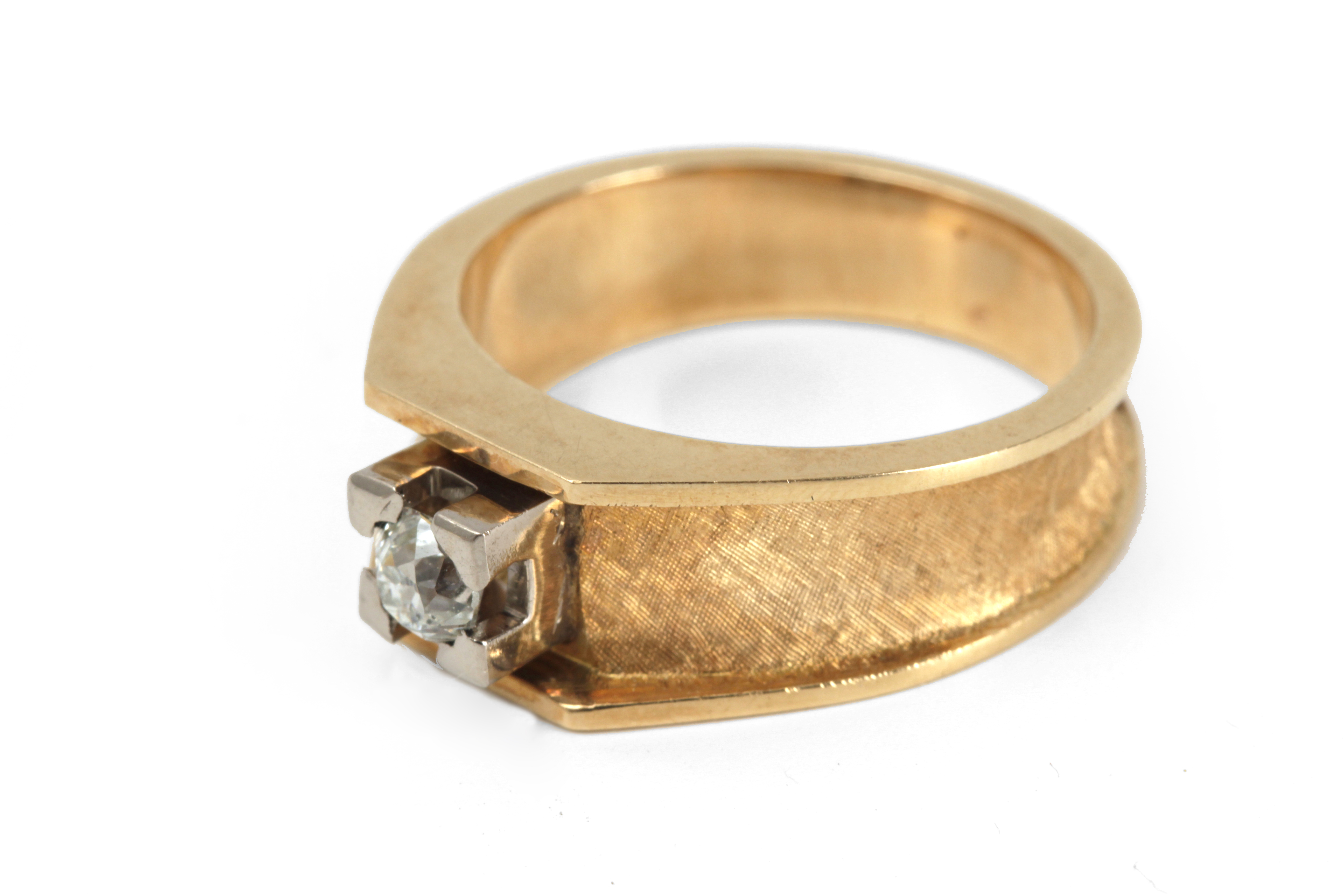 A 0,38 ct. Old European cut diamond solitaire ring with an 18k. yellow gold and platinum setting